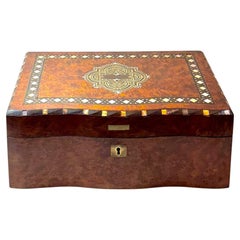 Caja francesa de nogal con incrustaciones Napoleón III