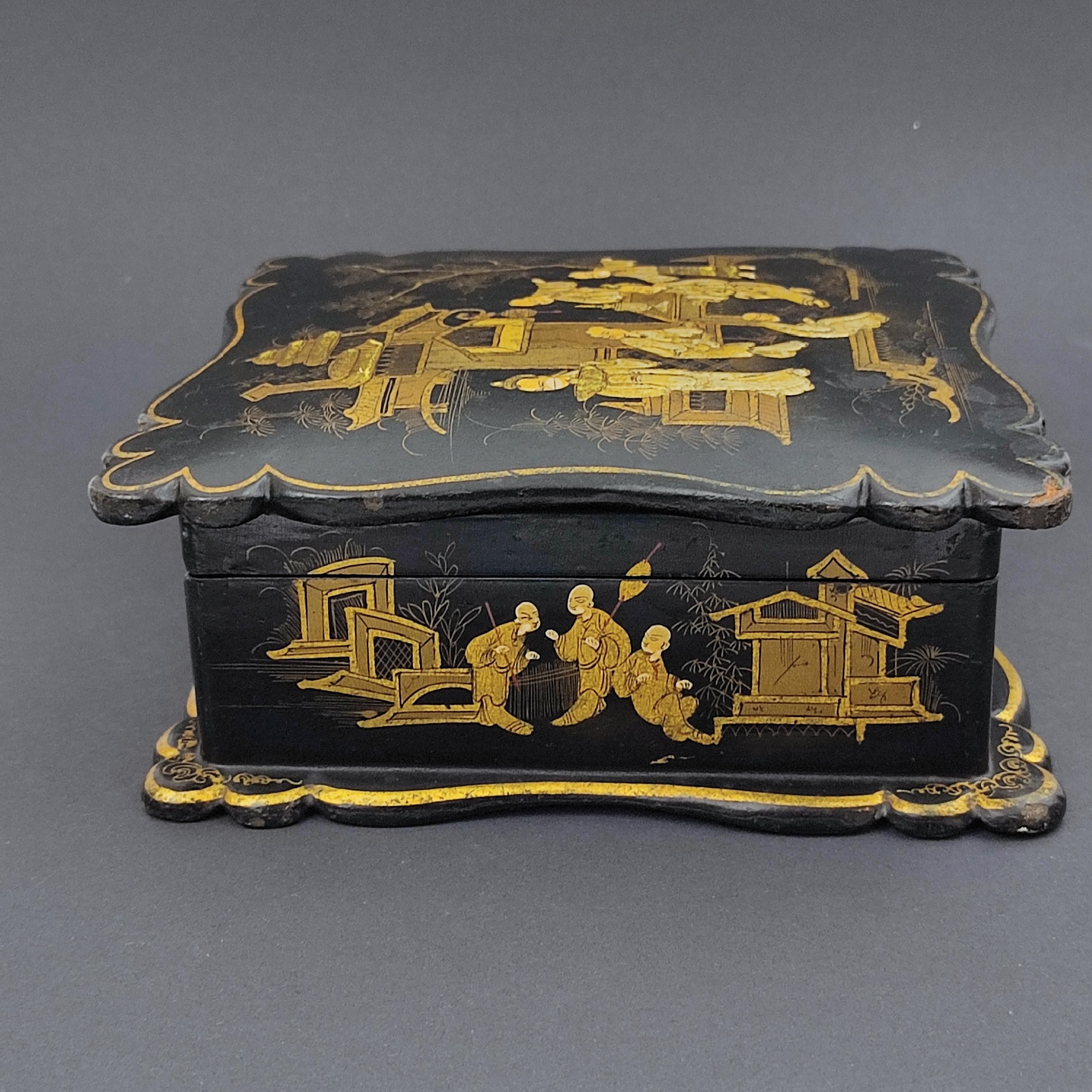 French Napoleon III Jewelry Box in Black Lacquer with Asian Decor, 19th Century  For Sale 1