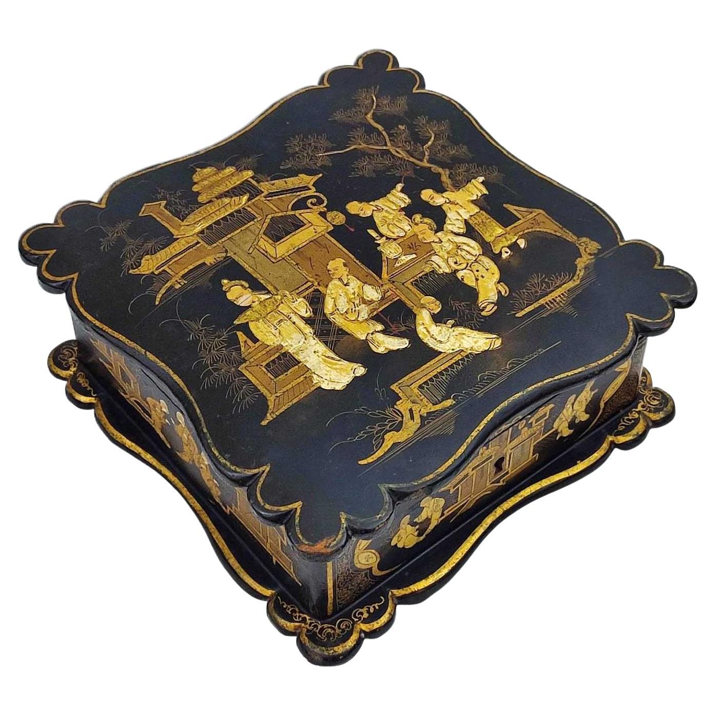 French Napoleon III Jewelry Box in Black Lacquer with Asian Decor, 19th Century  For Sale