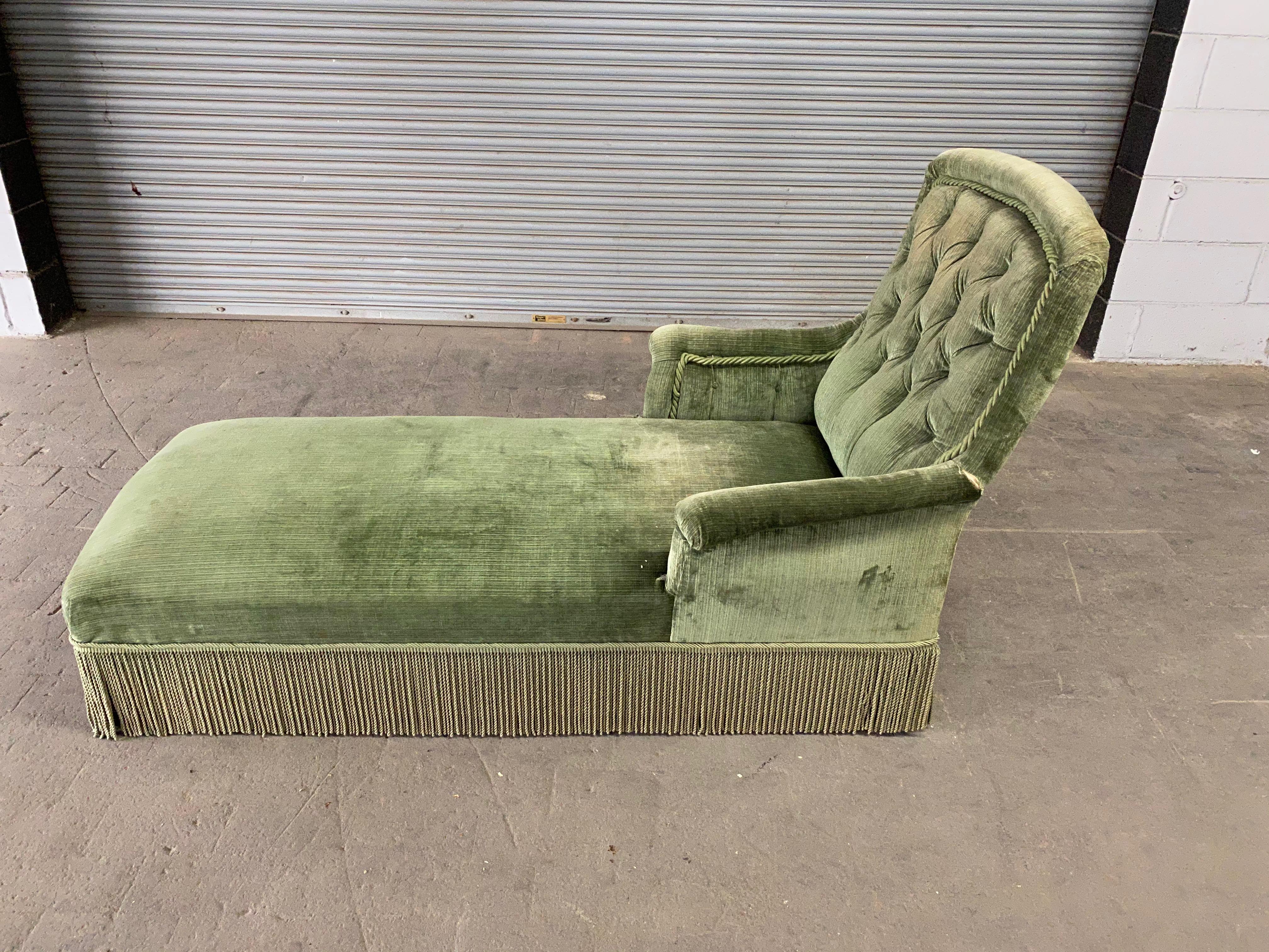 French  Napoleon III Light Green Tufted Back Chaise Longue 3