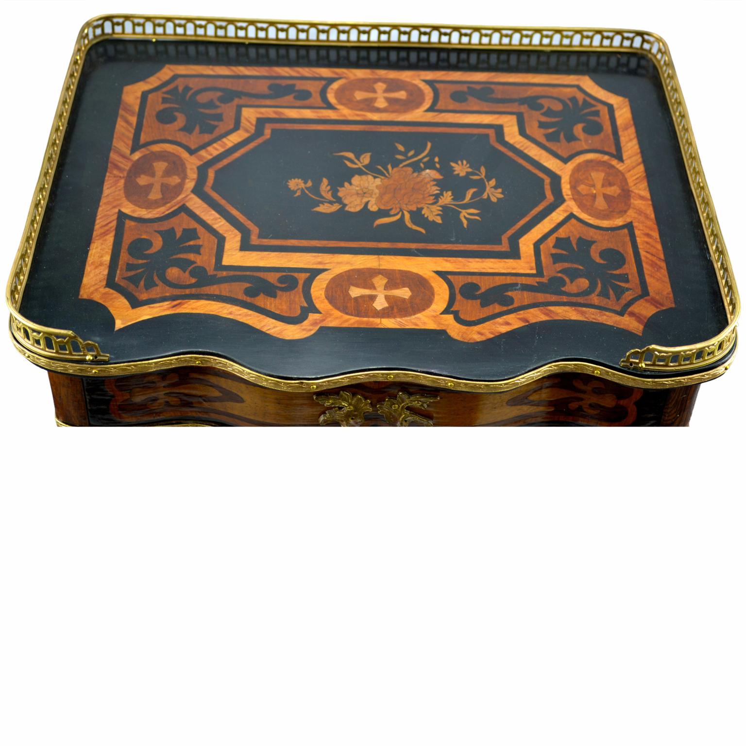 French Napoleon III Marquetry Three-Tiered Side Table For Sale 1