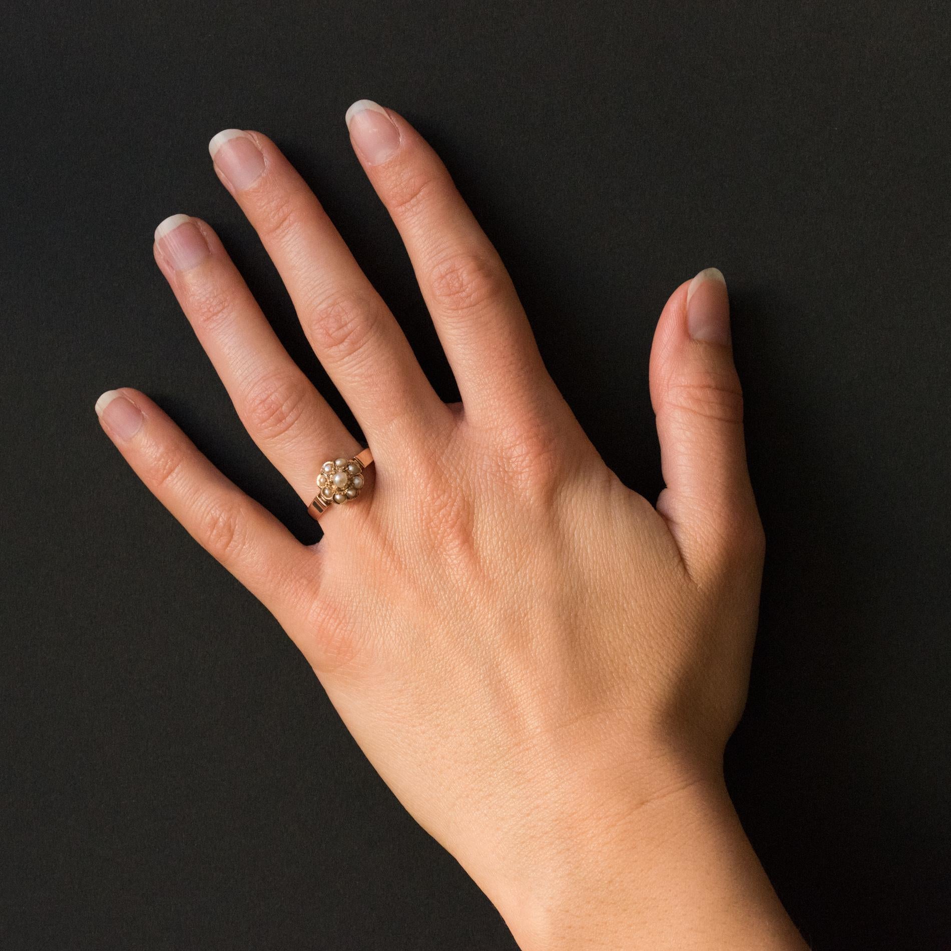 Ring in 18 karats rose gold, horse's head hallmark.
Lovely antique ring, it is set with claws of a half natural pearl in an entourage of 8 half natural pearls closed set.
Diameter of the pearls: 2 / 2.5 mm for the entourage 3,5 / 4 mm for the one in