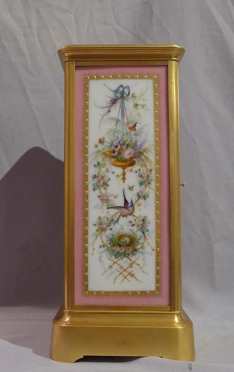 Französische Napoleon-III.-Ormolu- und Porzellan-Seitenwanduhr in Vier-Glas-Form (Napoleon III.) im Angebot