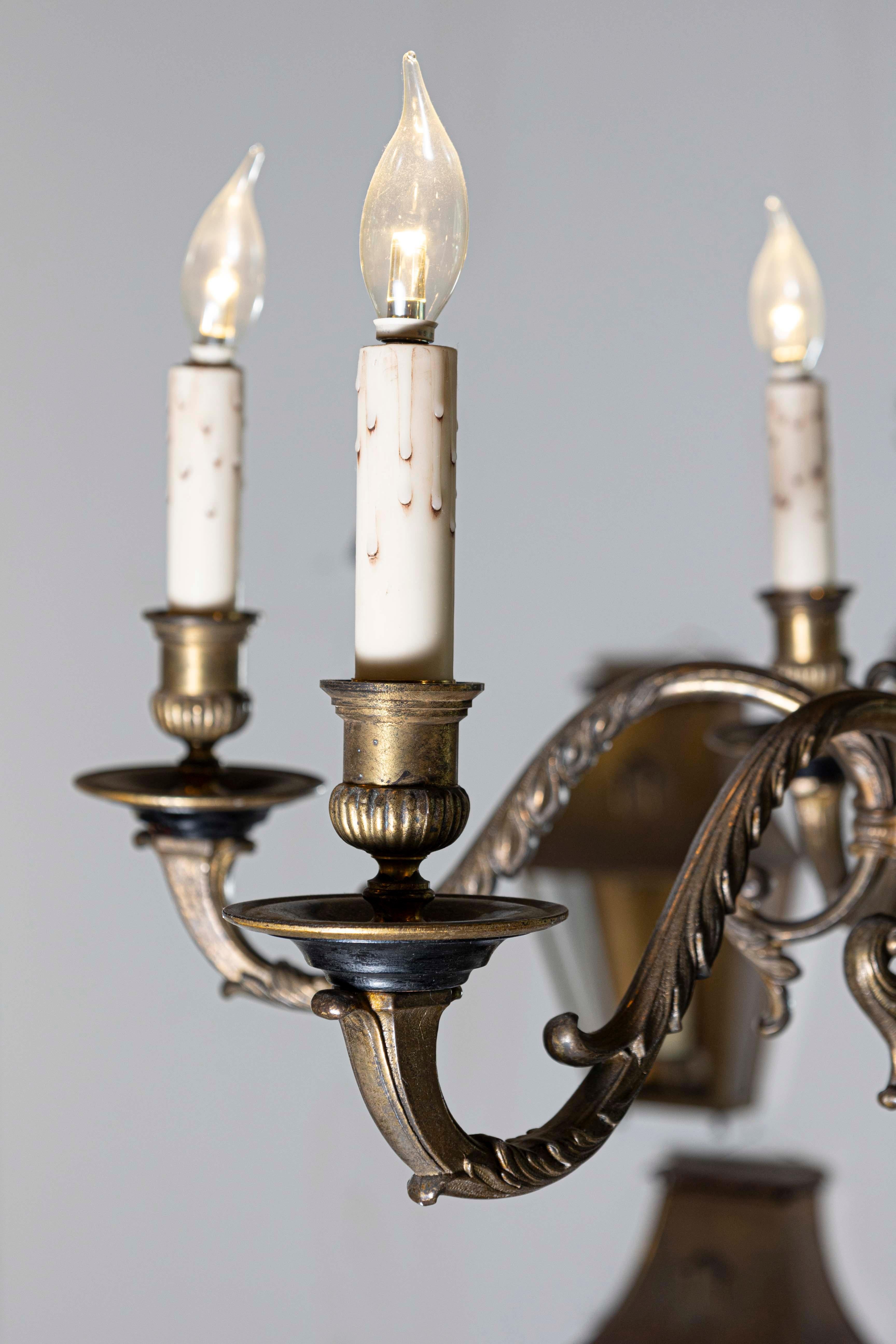 Intagliato Lampadario francese a sei luci in legno ebanizzato e bronzo del 1860, periodo Napoleone III in vendita