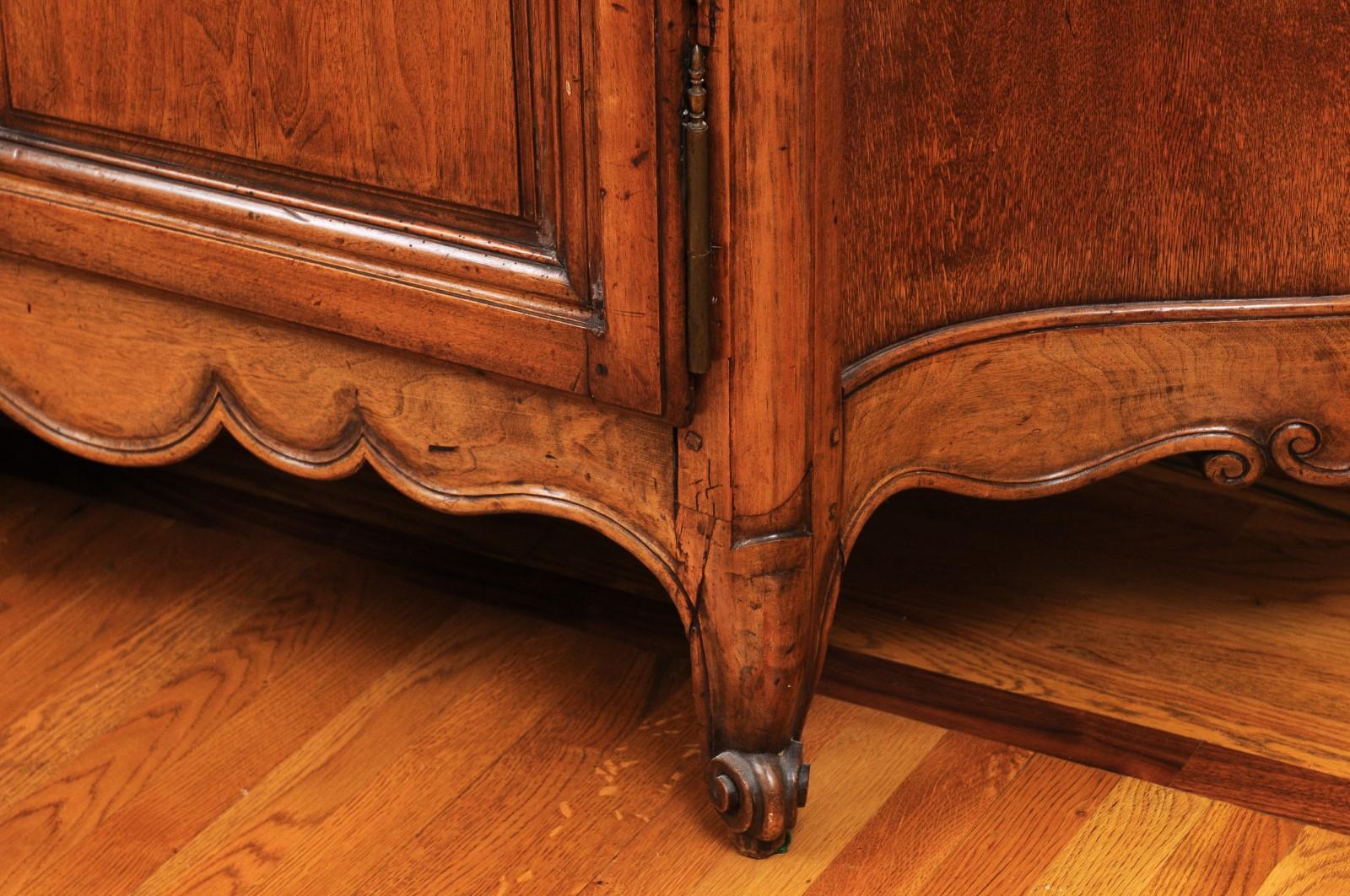 Carved French Napoléon III Period 1860s Walnut Enfilade with Oak Top and Bombé Sides
