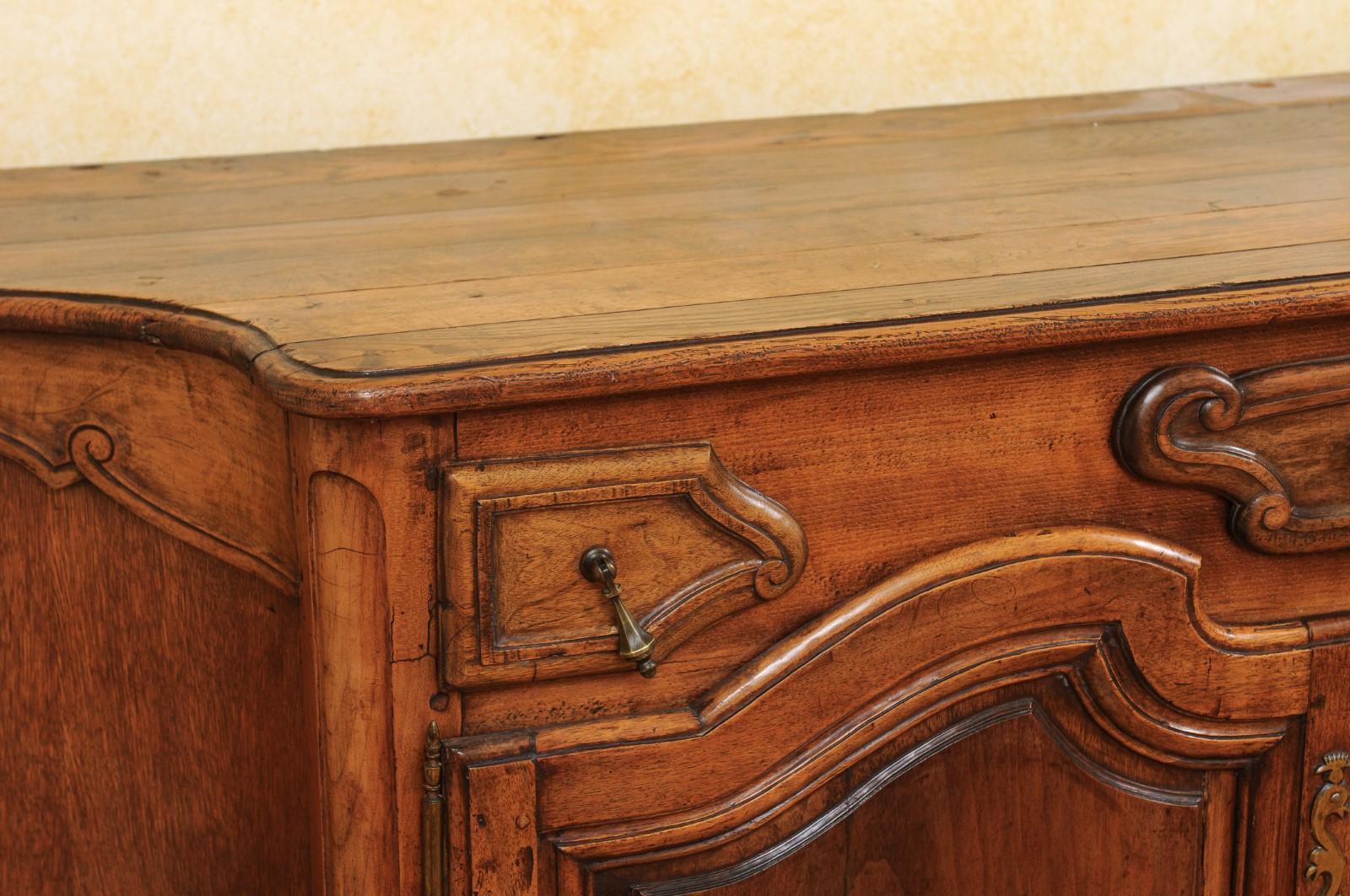 French Napoléon III Period 1860s Walnut Enfilade with Oak Top and Bombé Sides In Good Condition In Atlanta, GA