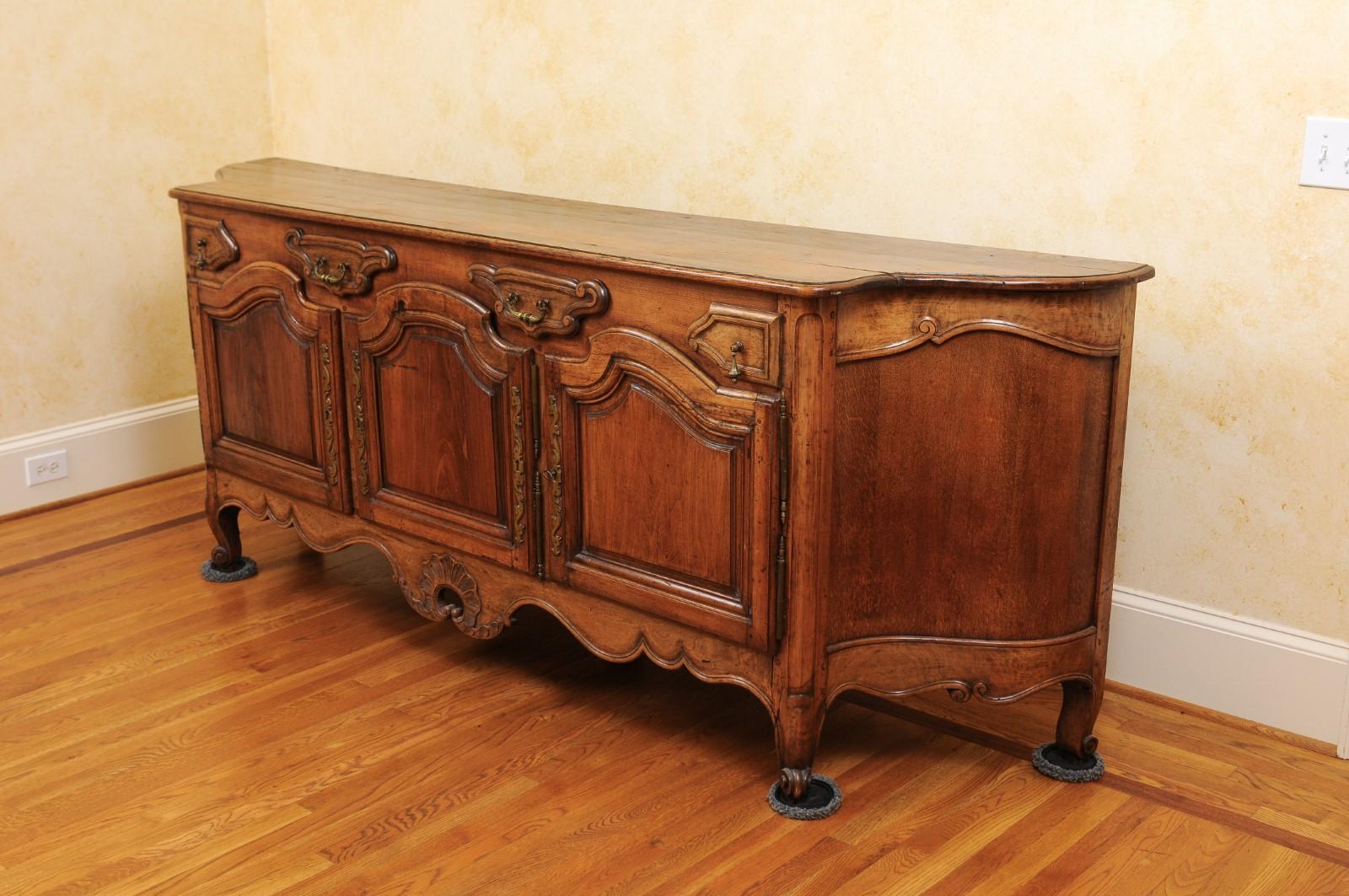 French Napoléon III Period 1860s Walnut Enfilade with Oak Top and Bombé Sides 1