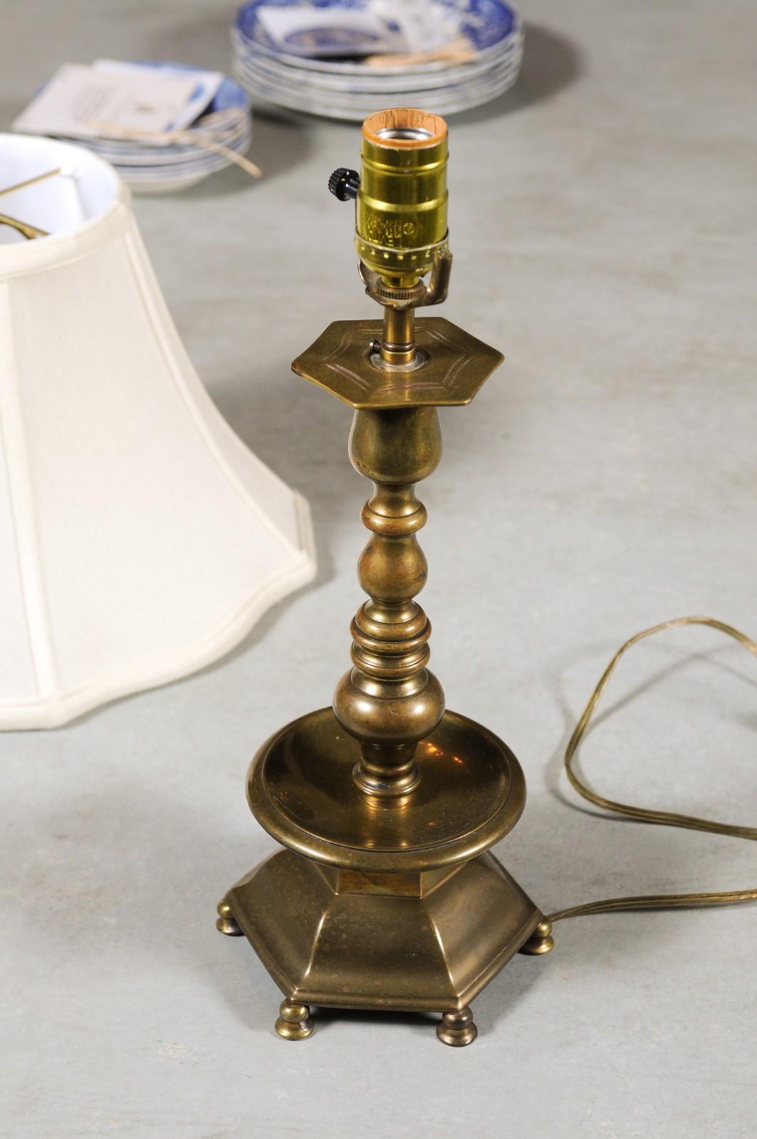 French Napoléon III Period 1870s Wired Brass Table Lamp with Hexagonal Base 6