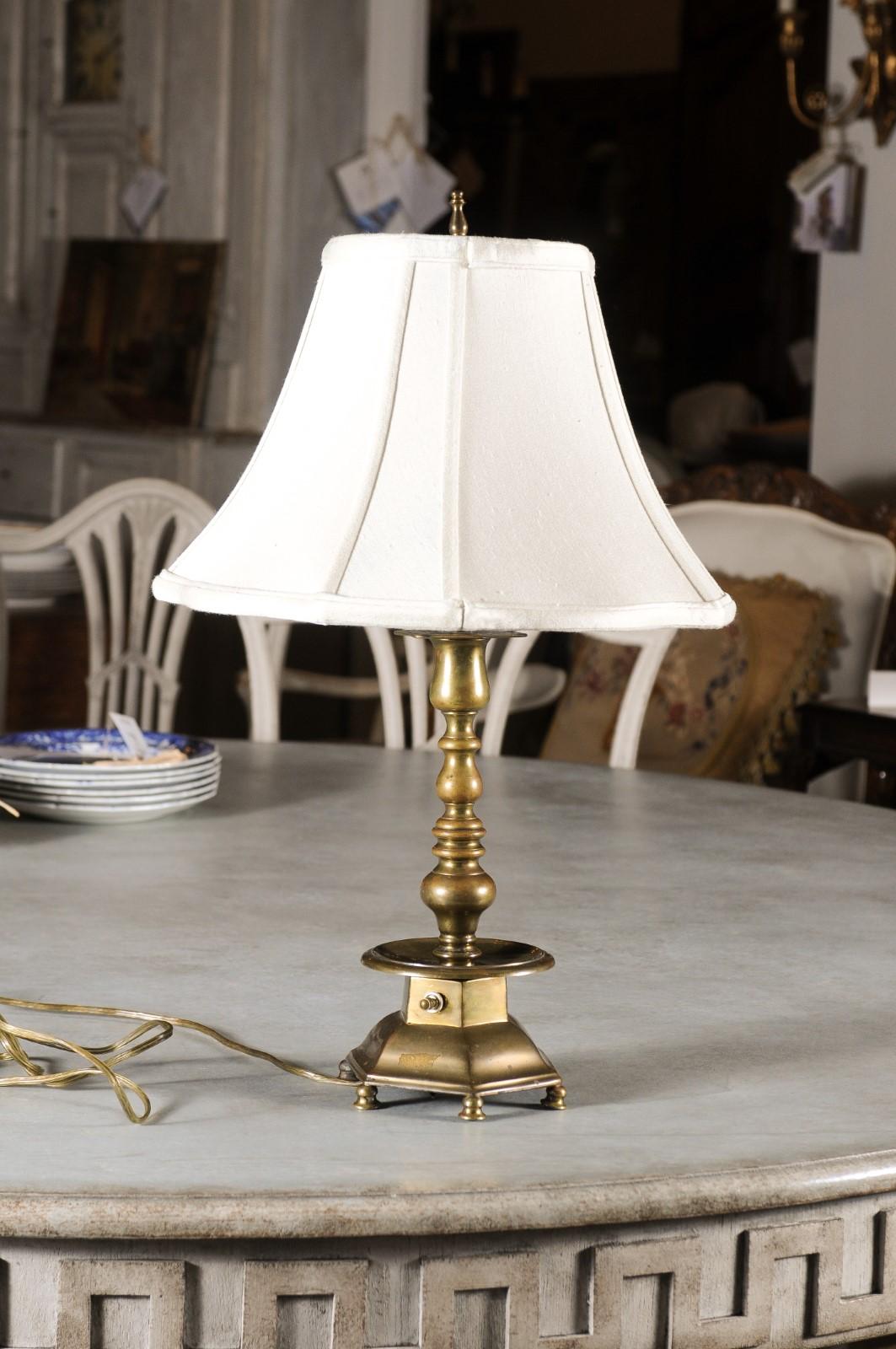 19th Century French Napoléon III Period 1870s Wired Brass Table Lamp with Hexagonal Base