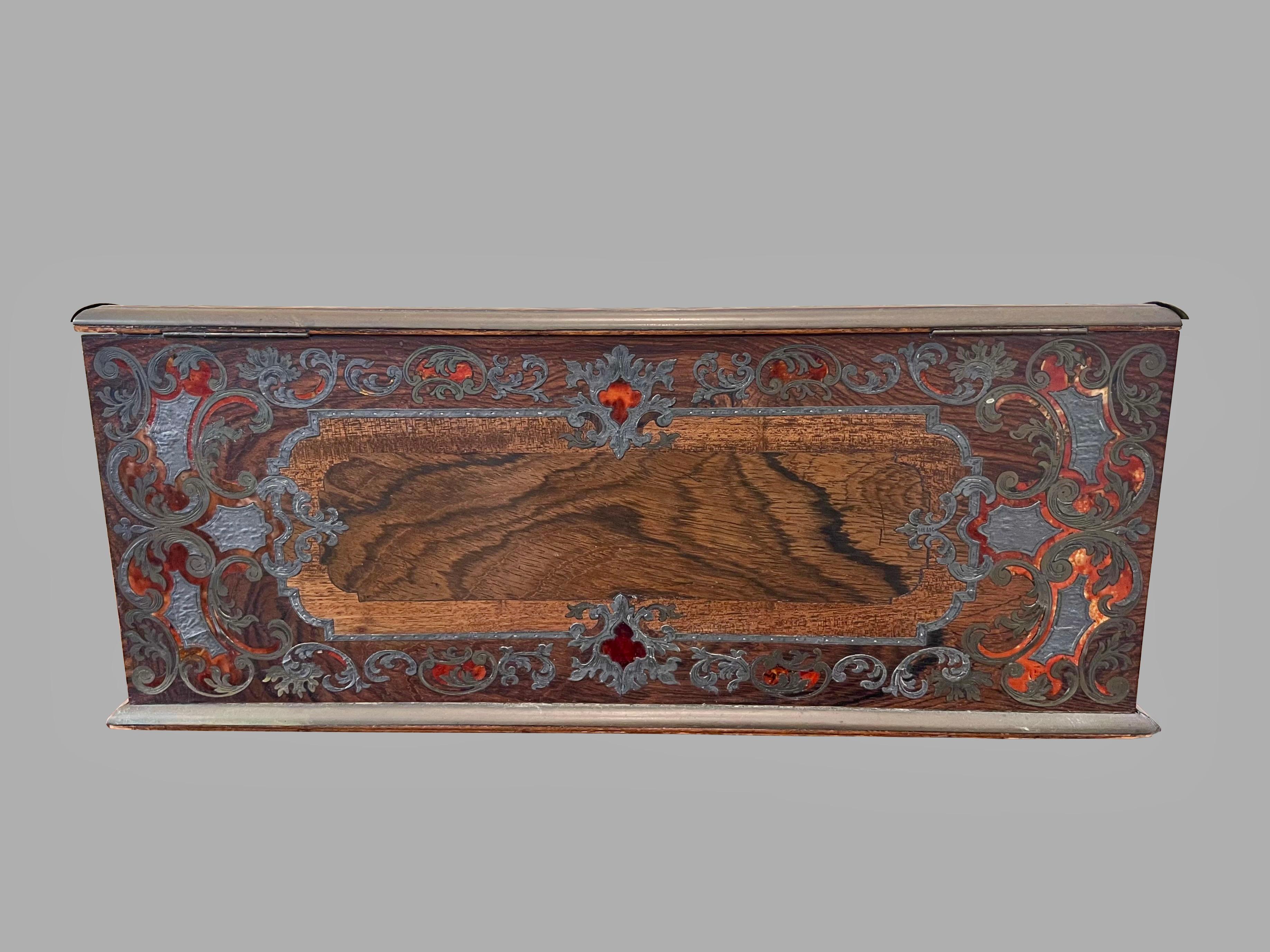 French Napoleon III Period Brass Inlaid Rosewood and Walnut Lap Desk en venta 10