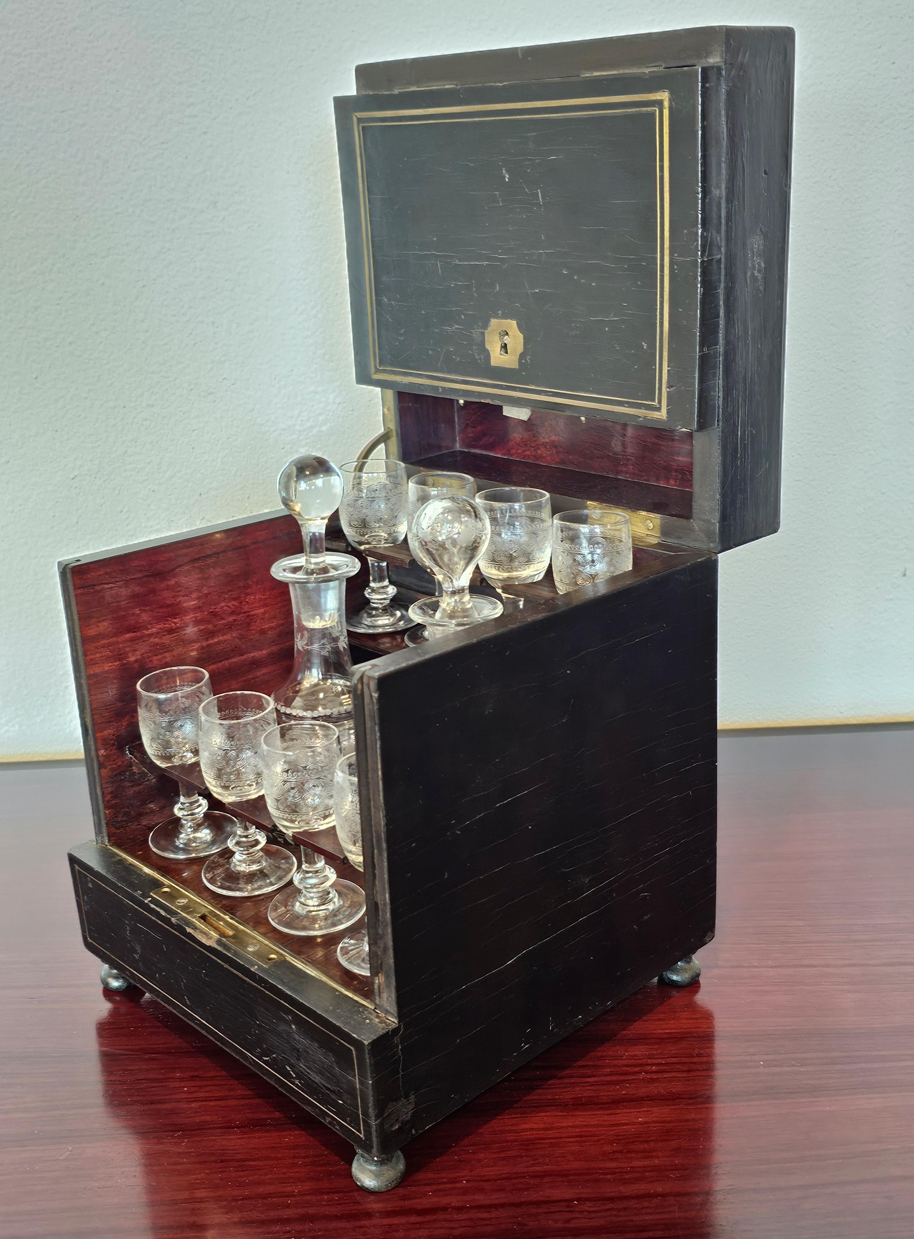 Französisches Cave a Liqueur-Service-Set aus ebonisiertem Kristall, Napoleon III.-Periode im Angebot 9