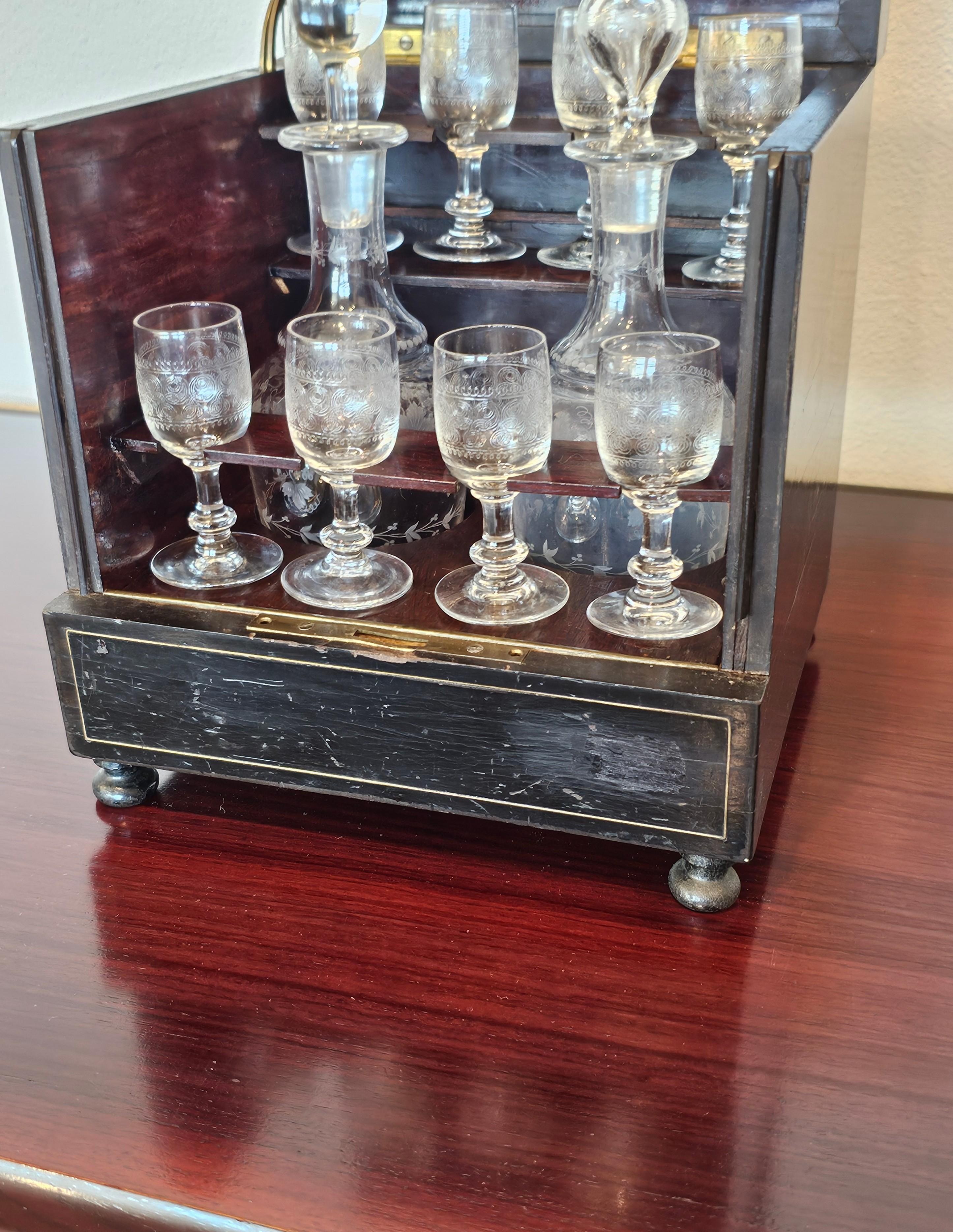 Französisches Cave a Liqueur-Service-Set aus ebonisiertem Kristall, Napoleon III.-Periode im Angebot 10