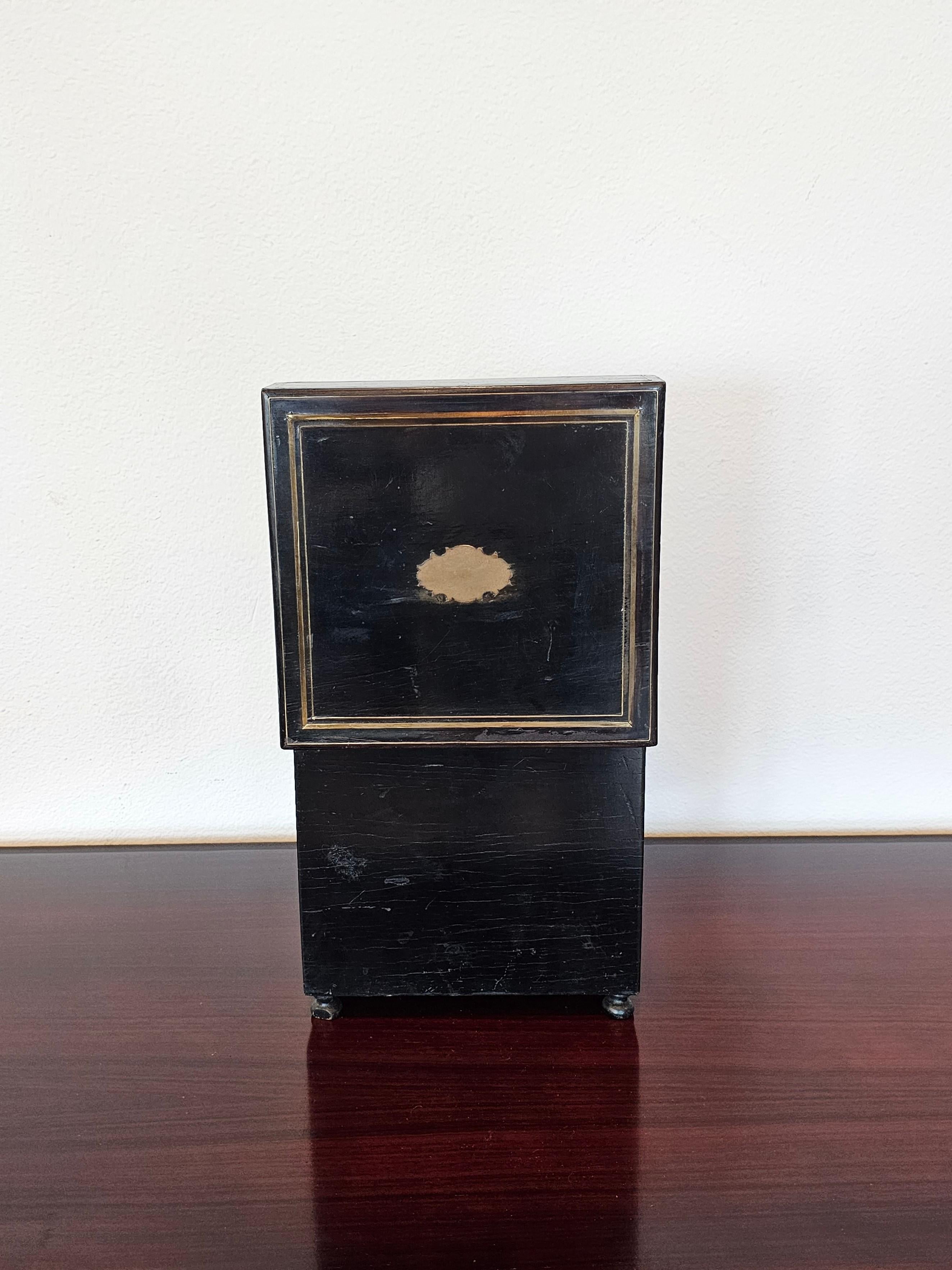 Französisches Cave a Liqueur-Service-Set aus ebonisiertem Kristall, Napoleon III.-Periode im Angebot 11