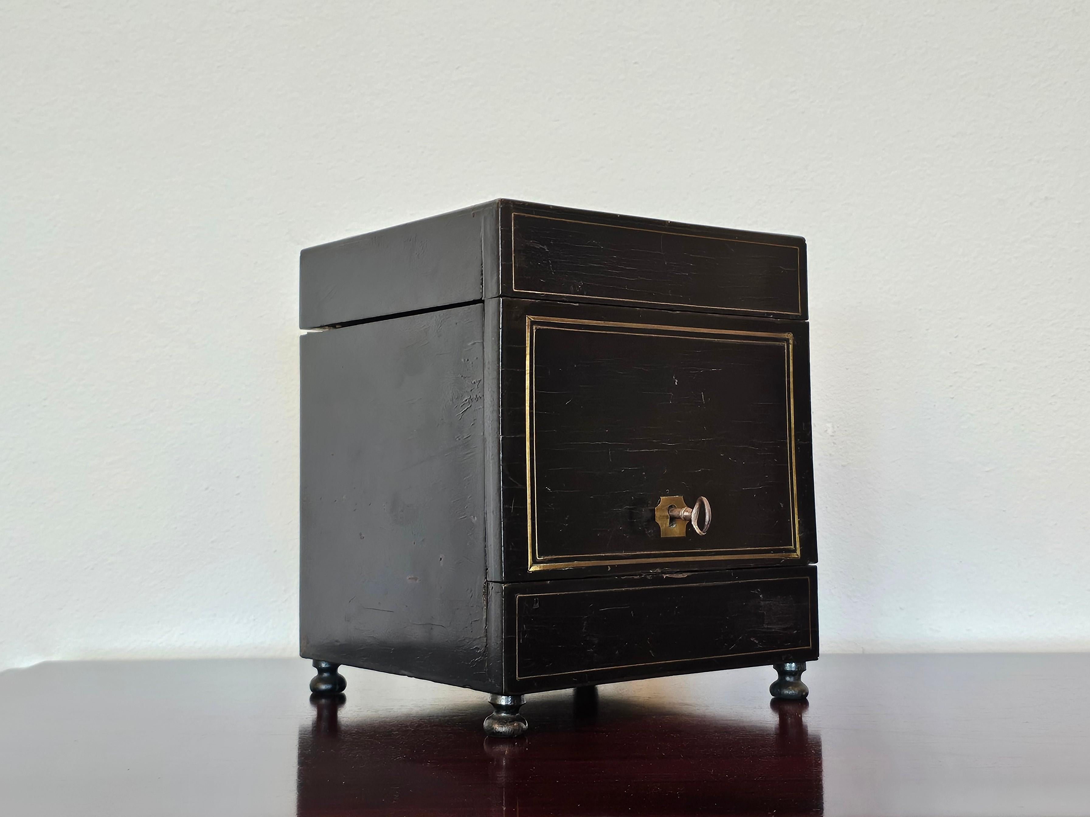 Französisches Cave a Liqueur-Service-Set aus ebonisiertem Kristall, Napoleon III.-Periode im Angebot 13