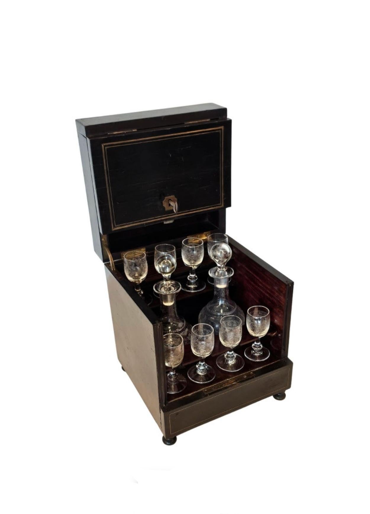Französisches Cave a Liqueur-Service-Set aus ebonisiertem Kristall, Napoleon III.-Periode im Angebot 14