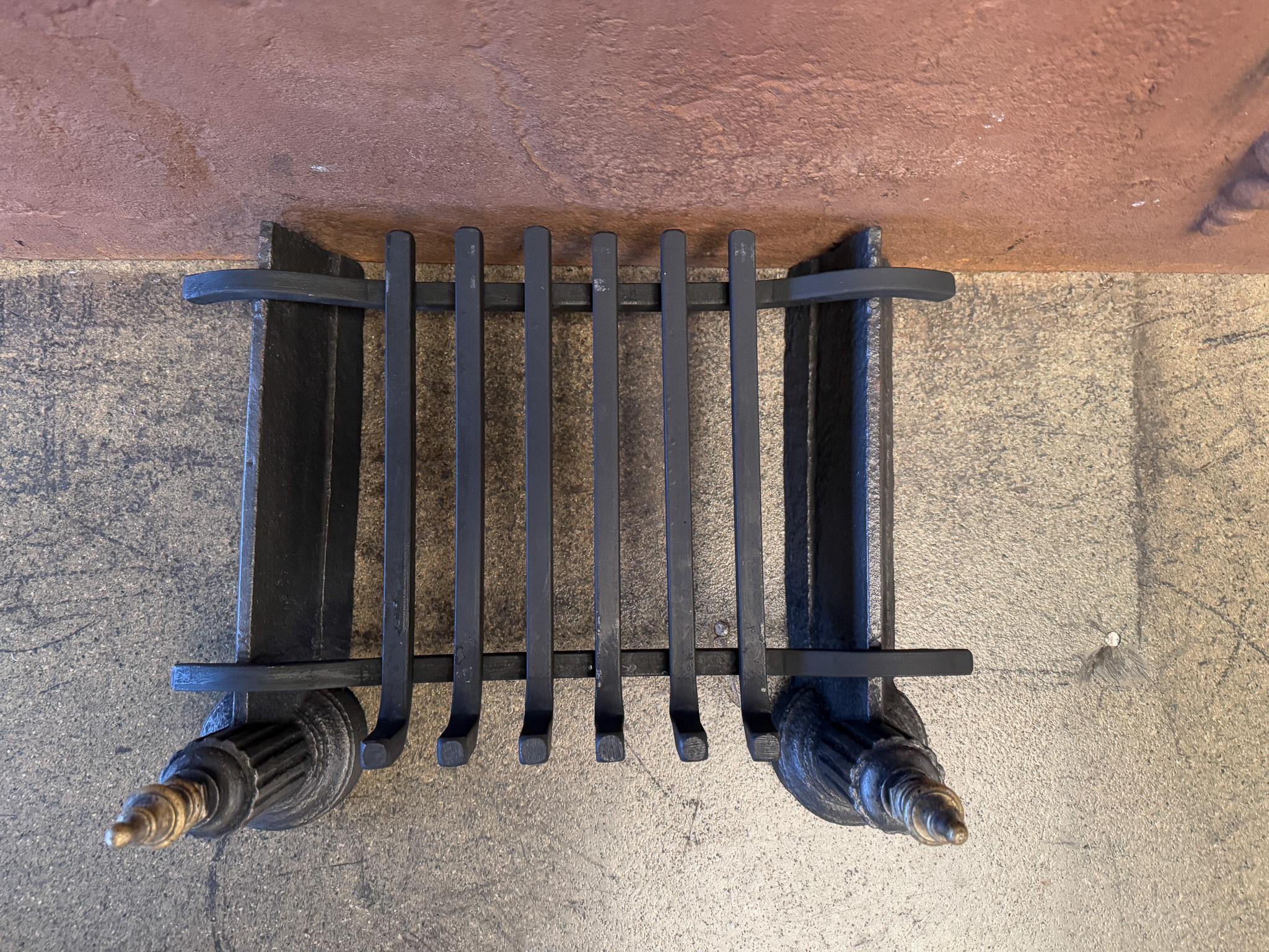 Grille de cheminée d'époque Napoléon III en vente 7