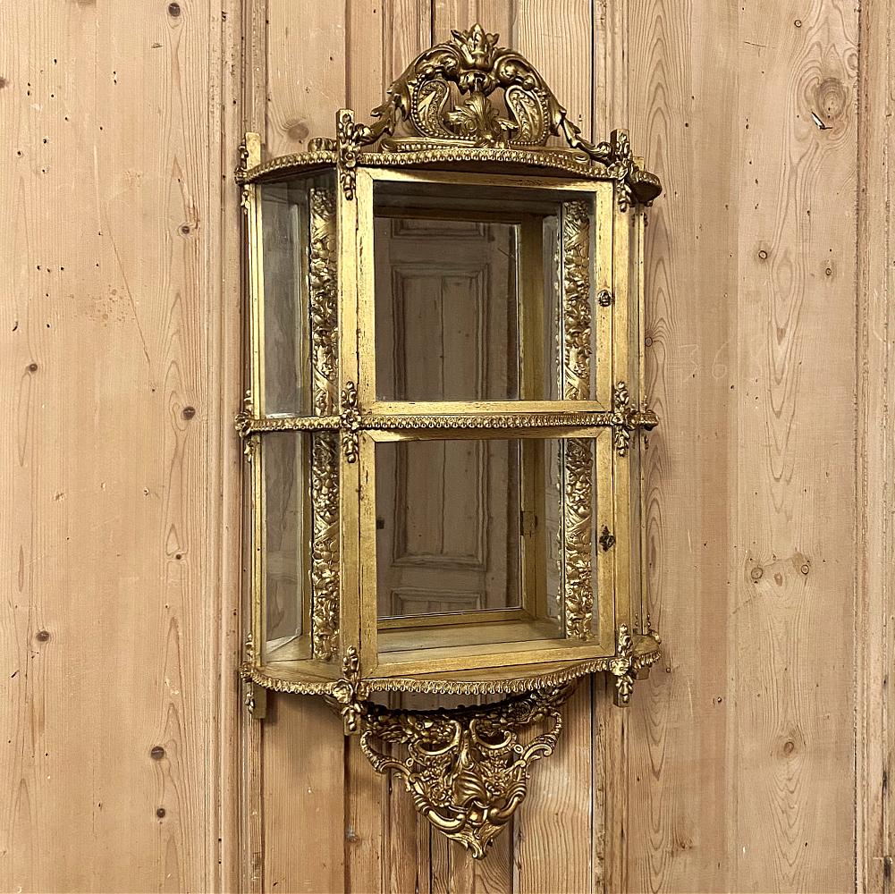 French Napoleon III Period Giltwood Wall Vitrine or Cabinet In Good Condition In Dallas, TX