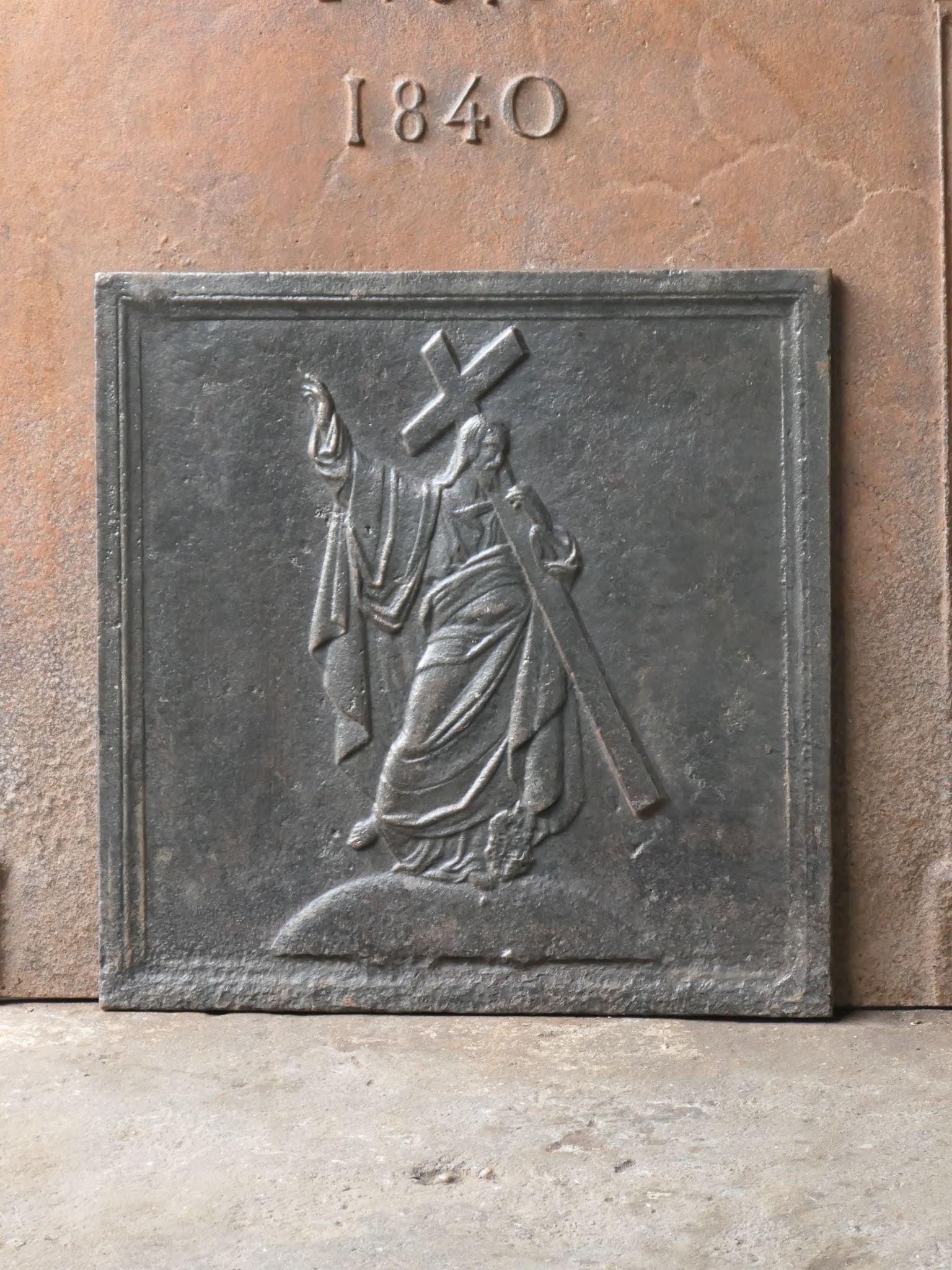 Plaque de cheminée d'époque Napoléon III, du XIXe siècle, représentant Jésus. La plaque de cheminée est en fonte et a une patine brune naturelle. Sur demande, il peut être réalisé en noir / étain. L'état est bon, pas de fissures.