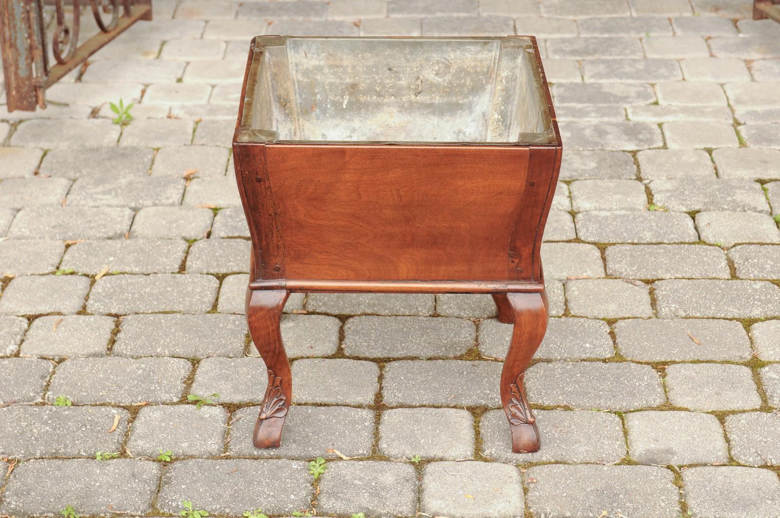 French Napoleon III Period Walnut Planter with Tin Interior and Cabriole Legs For Sale 6