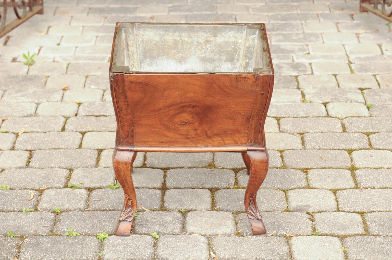 19th Century French Napoleon III Period Walnut Planter with Tin Interior and Cabriole Legs For Sale