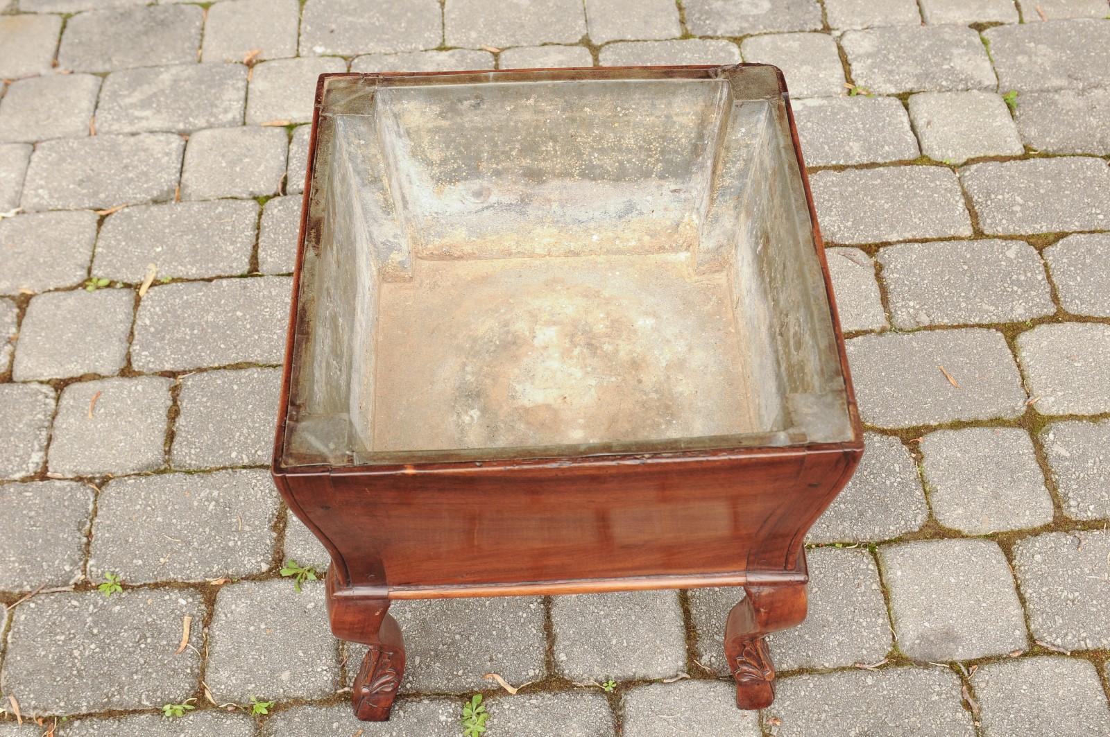 French Napoleon III Period Walnut Planter with Tin Interior and Cabriole Legs For Sale 5