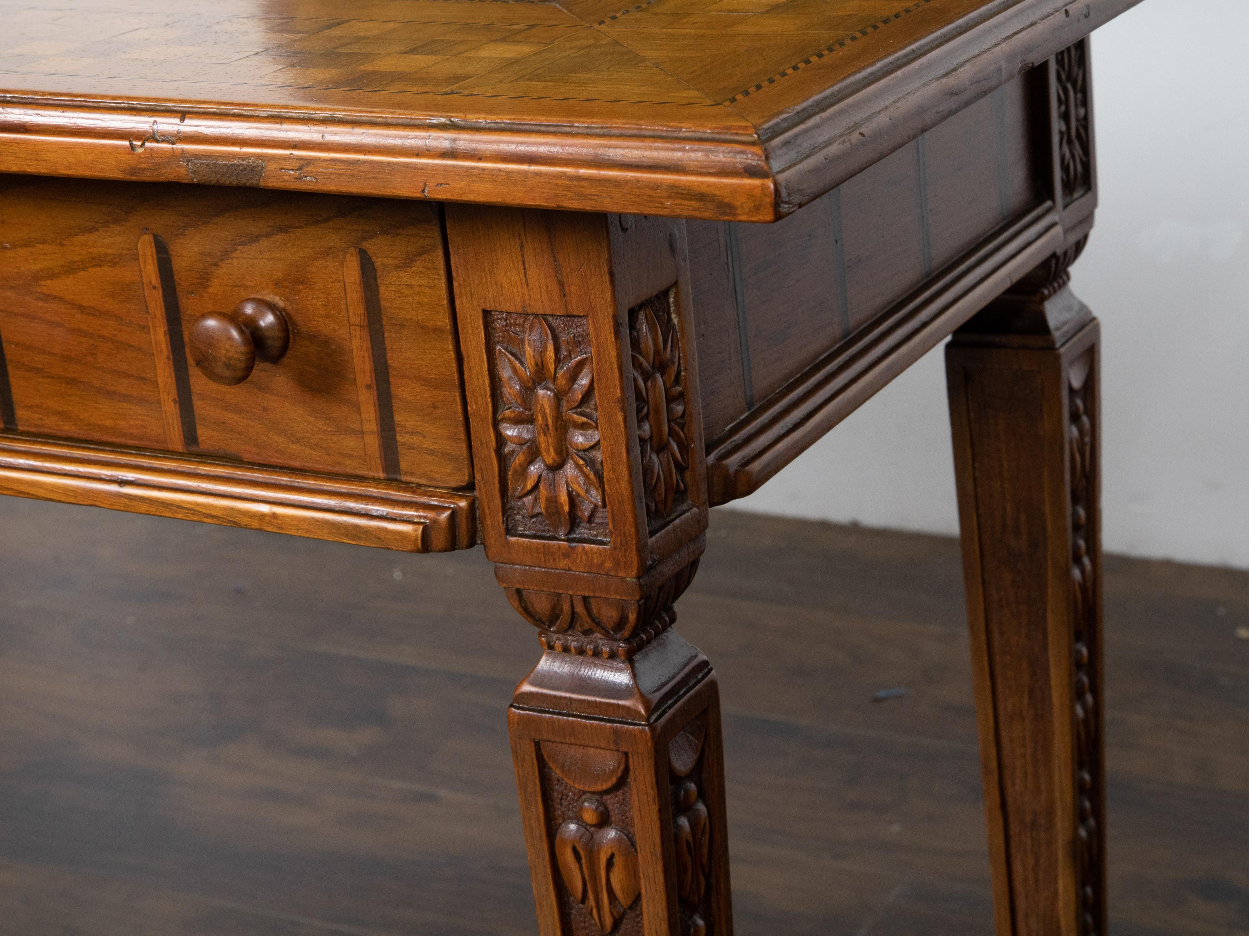 French Napoléon III Period Walnut Side Table with Inlaid Décor and Single Drawer For Sale 6