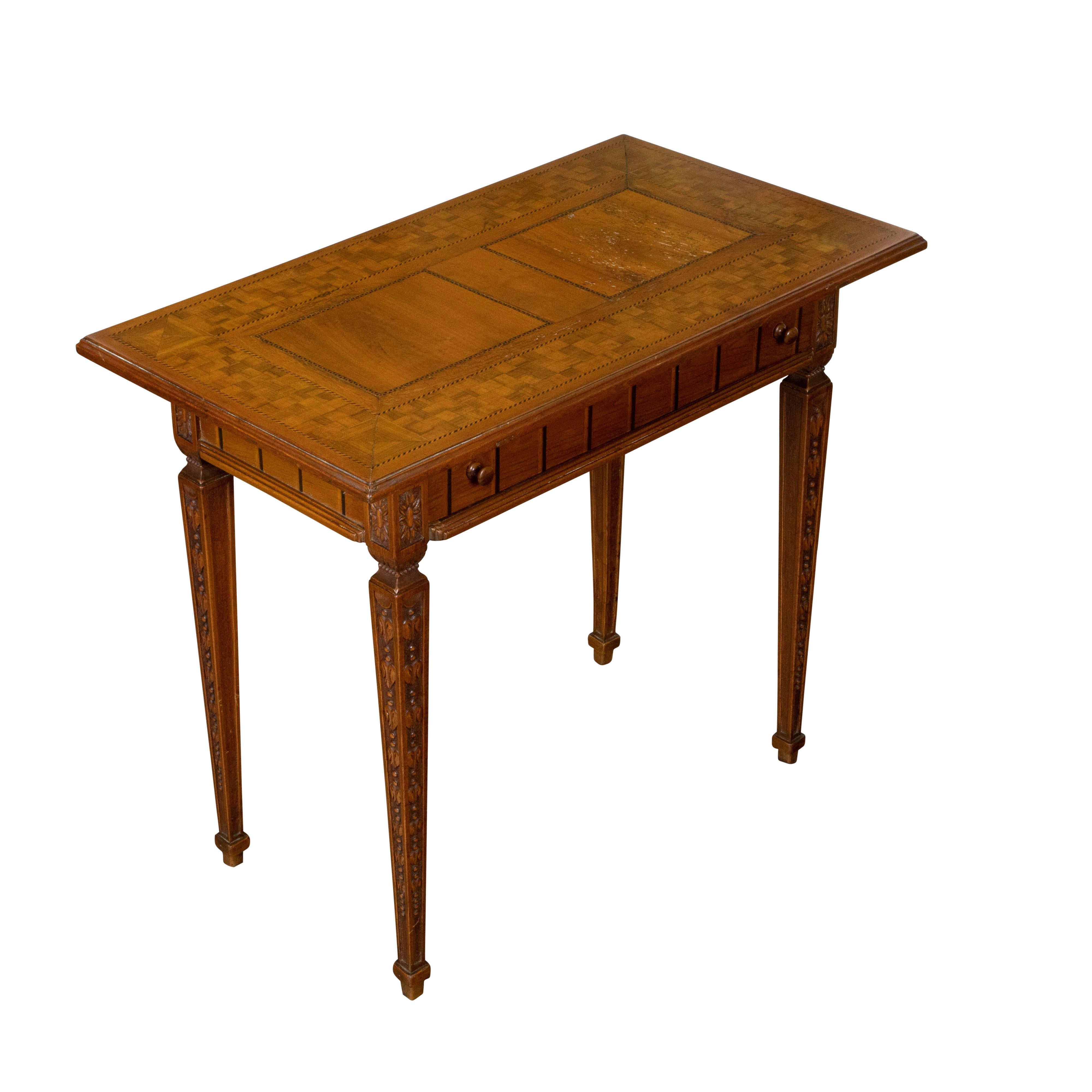 French Napoléon III Period Walnut Side Table with Inlaid Décor and Single Drawer For Sale 1