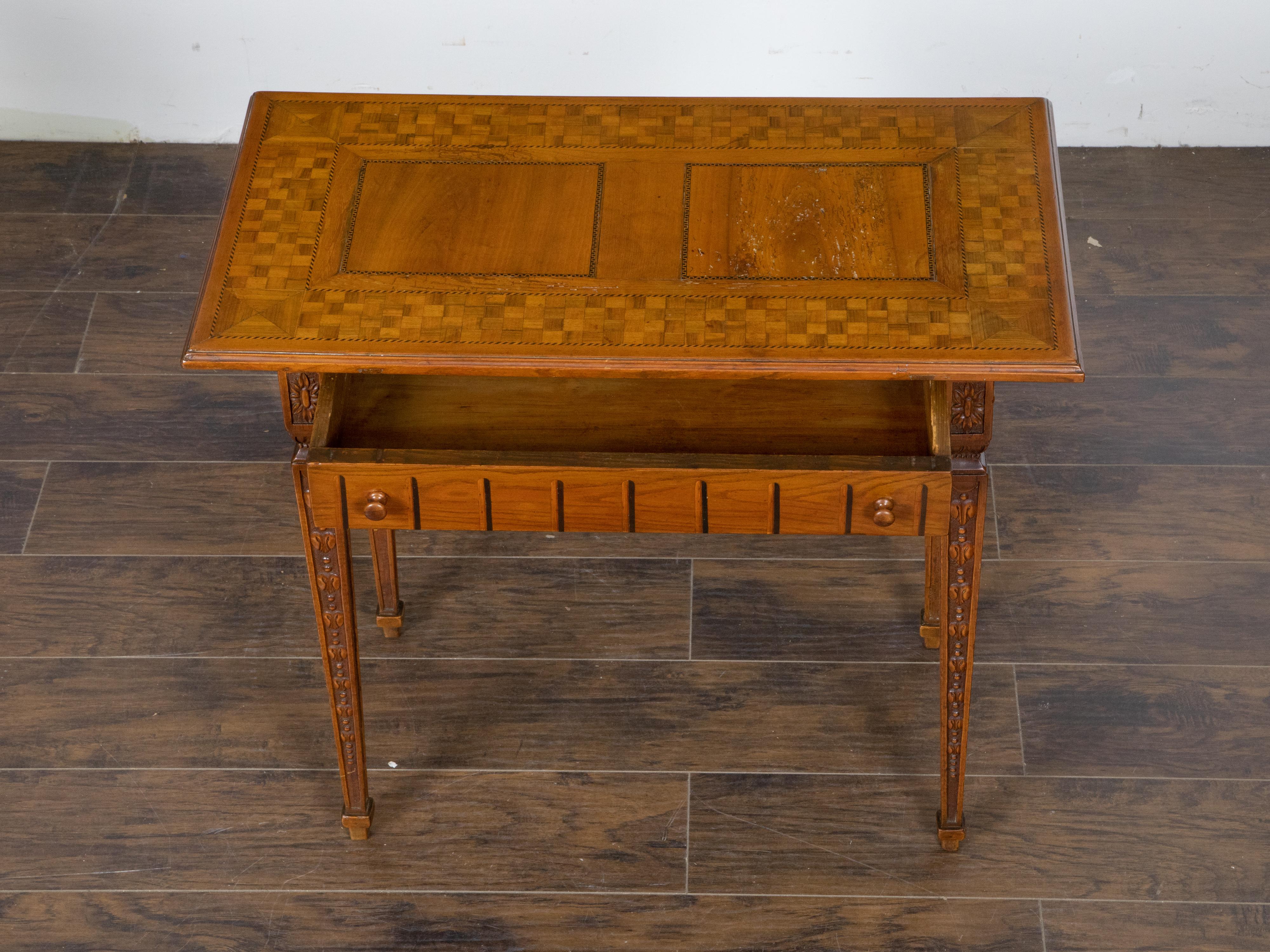 French Napoléon III Period Walnut Side Table with Inlaid Décor and Single Drawer For Sale 3