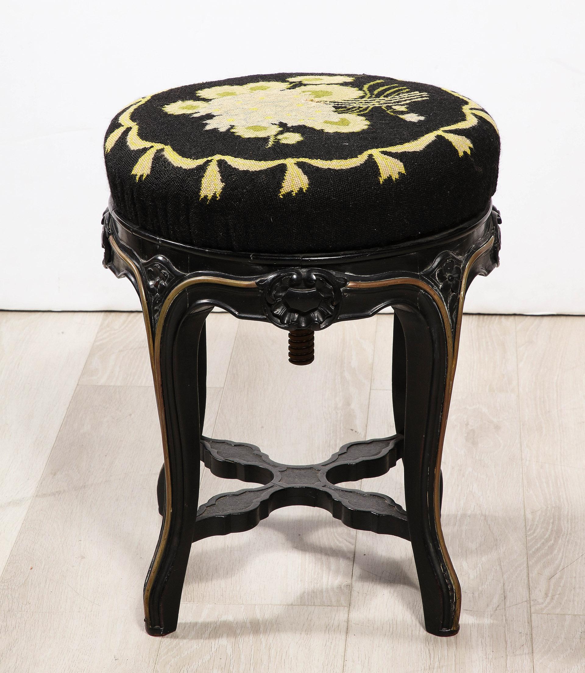 French Napoleon III Piano Stool In Good Condition For Sale In New York, NY