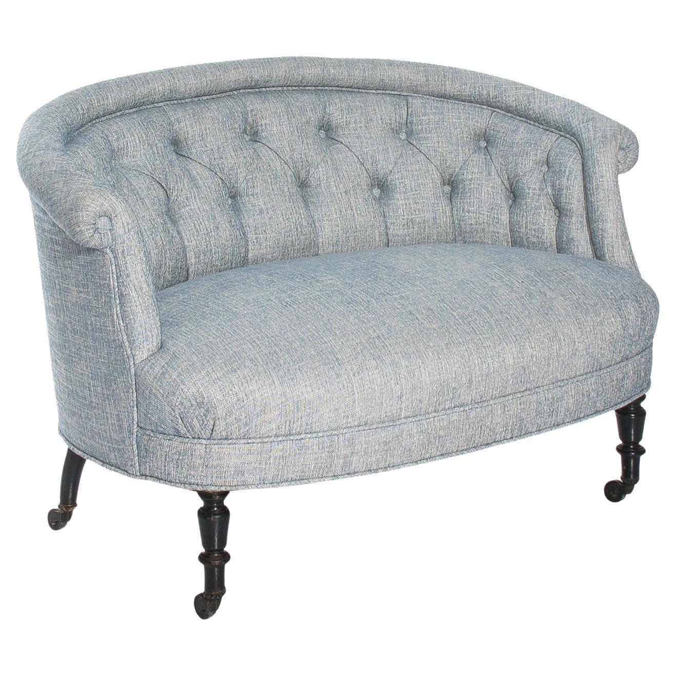 Kleines Sofa mit runder Rückenlehne und Schnörkelrücken, Napoleon III.-Stil im Angebot