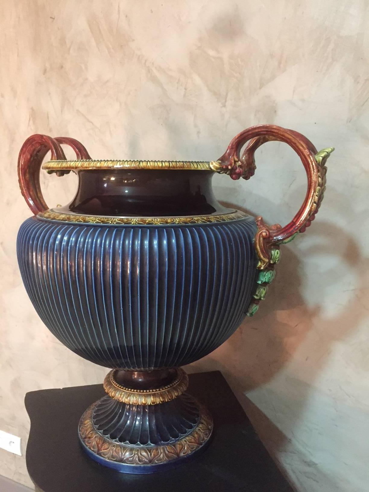 Very nice and rare French Napoleon III Sarreguemines cachepots with two handles.
Nice blue, red and green colors.
One handle and the base has been restored in an ancient way.