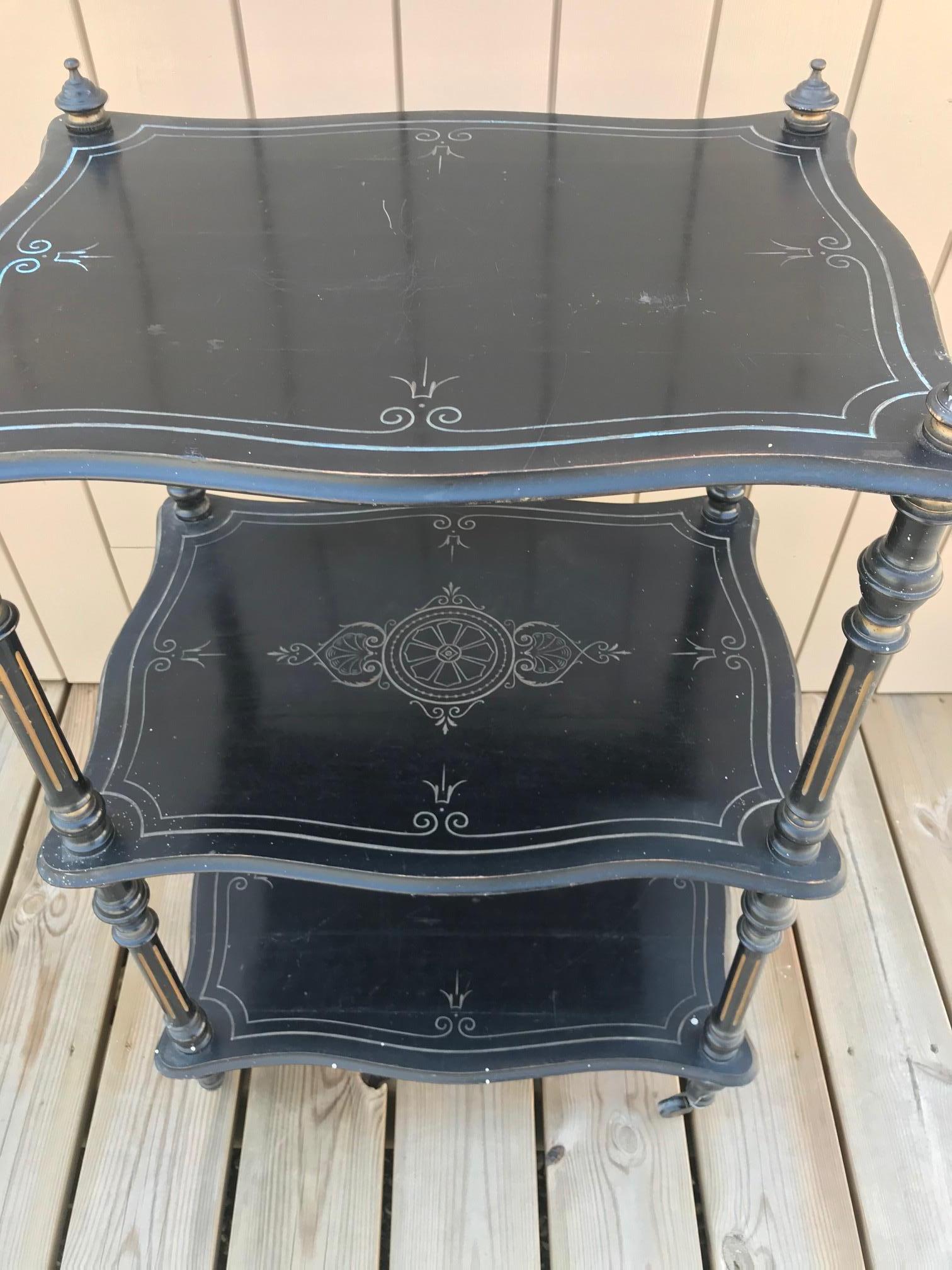 French Napoleon III Serving Table In Good Condition In LEGNY, FR