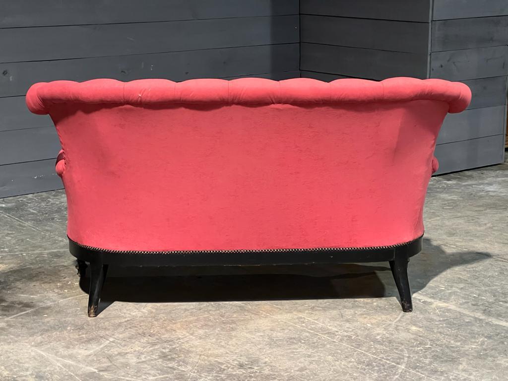 A much better than usual French Napoleon III settee or sofa. Dating to the 2nd part of the 19th century. It has been recently upholstered and the internal upholstery is excellent also making a very comfortable settee. We can easily re touch the
