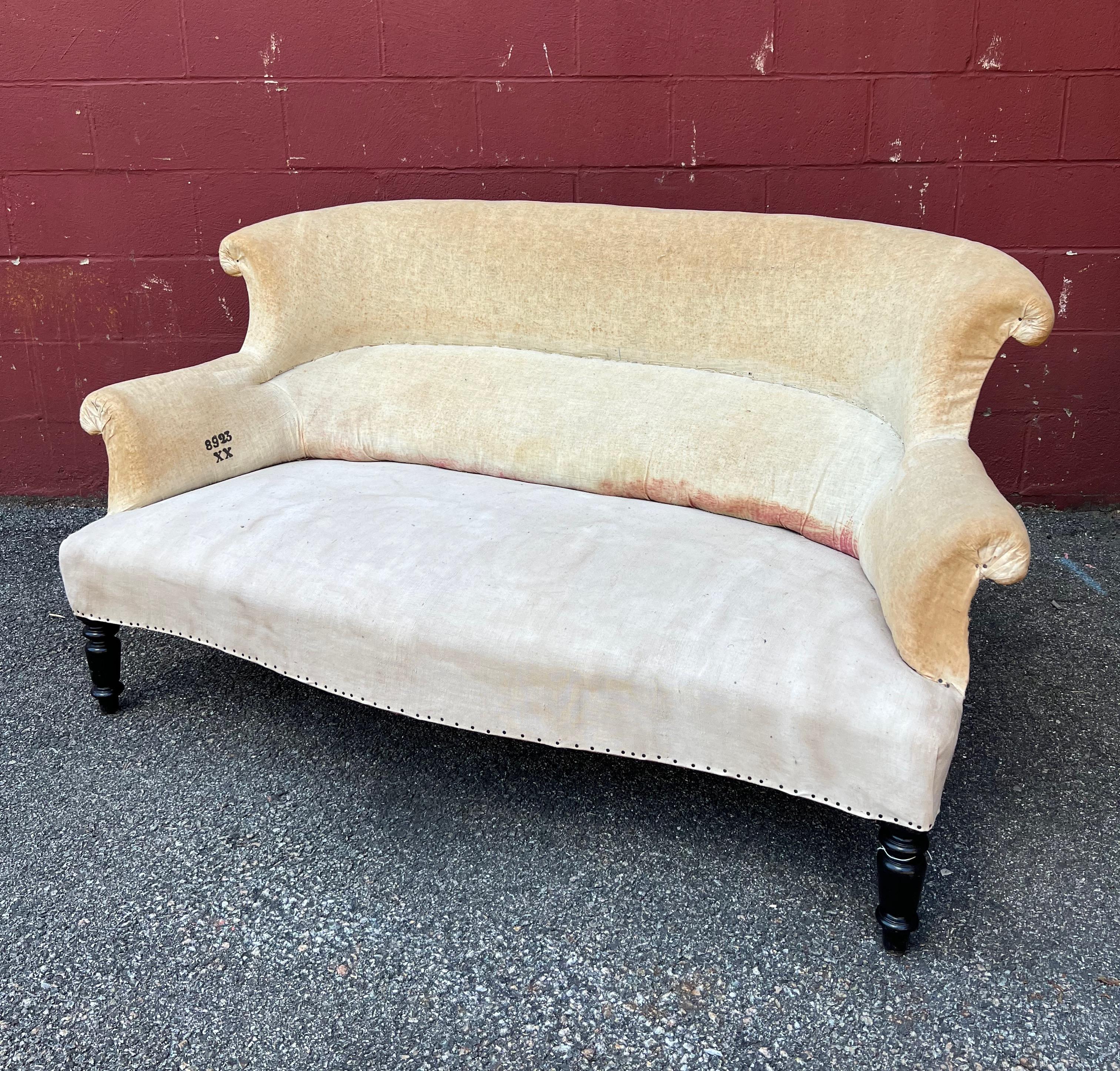 French Napoleon III Settee in Muslin For Sale 6