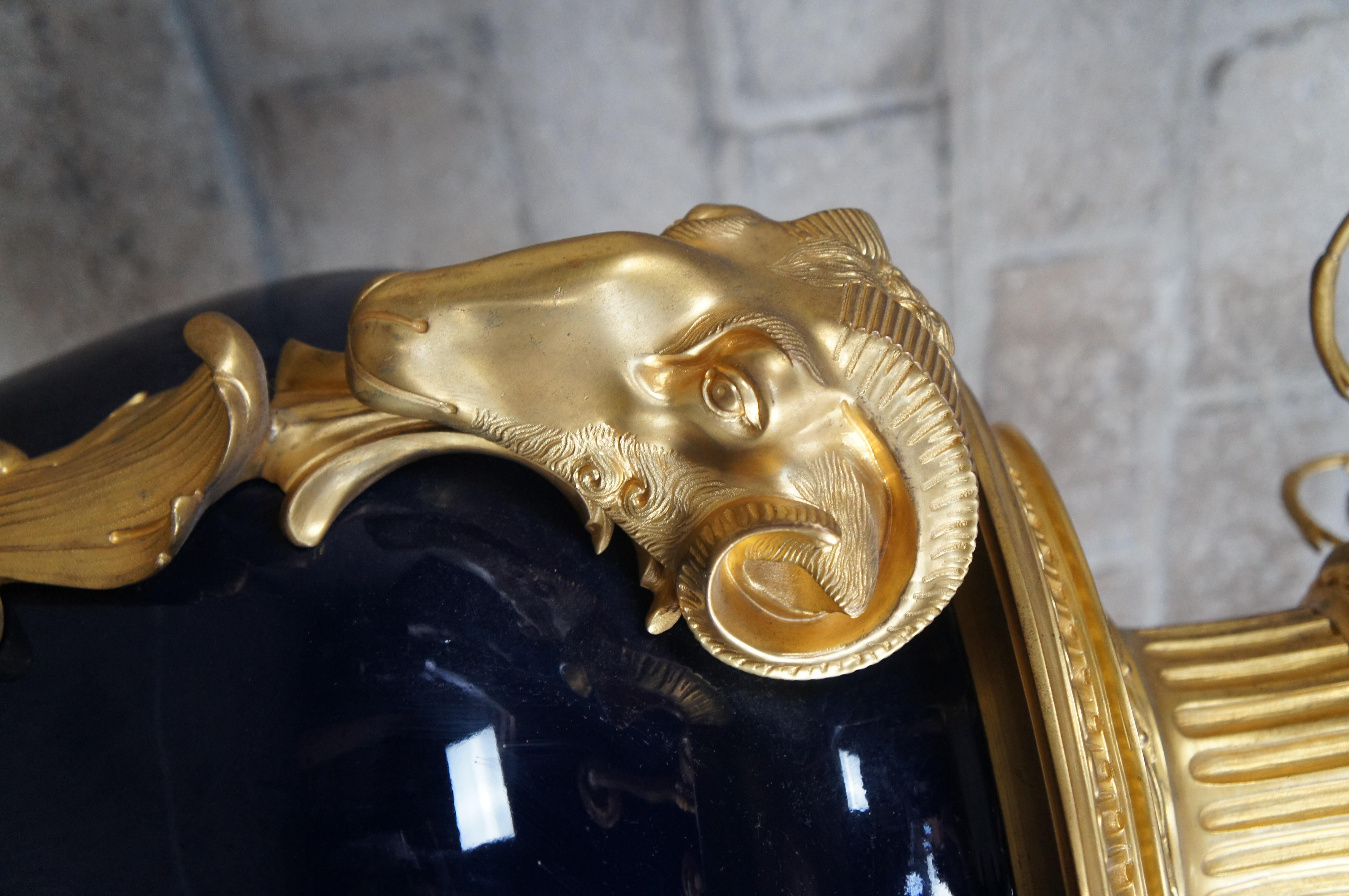 Urna a forma di candelabro in porcellana ormoluta in stile Napoleone III Sèvres Stepniewski in vendita 5