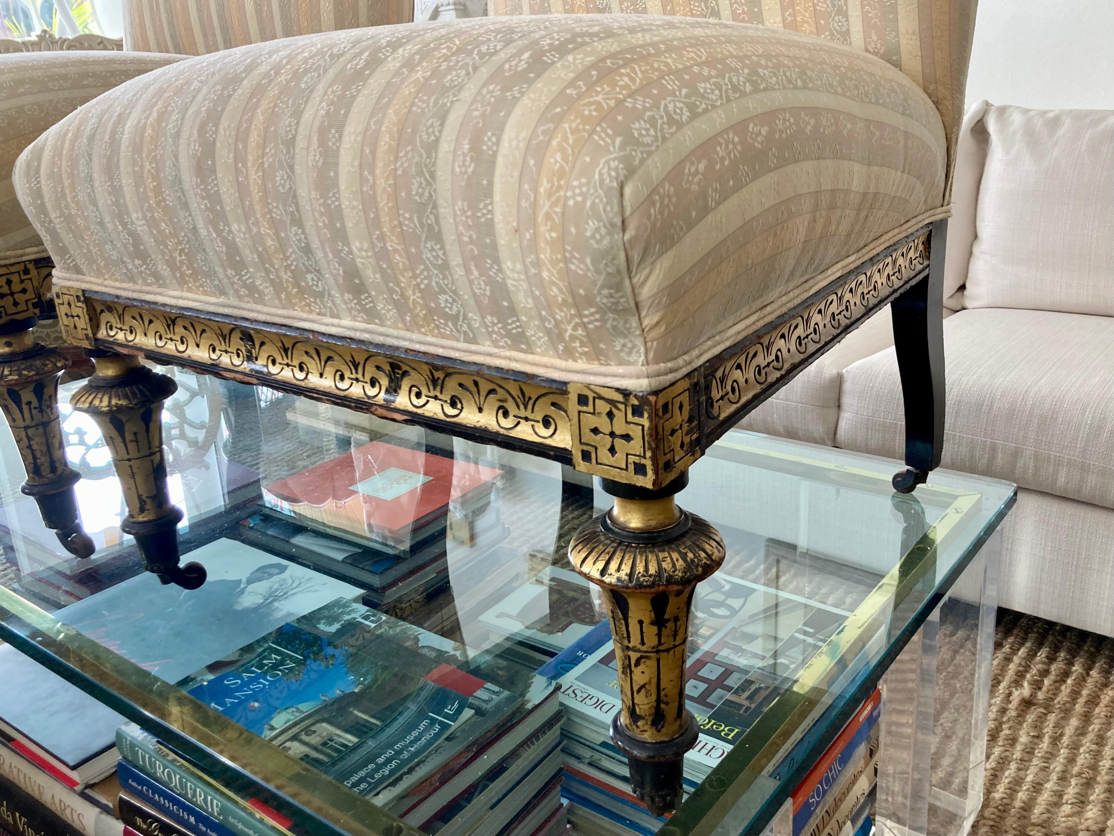 Französische Napoleon III.-Sessel ohne Armlehne, vergoldete Ebenholzdetails, ein Paar im Angebot 5