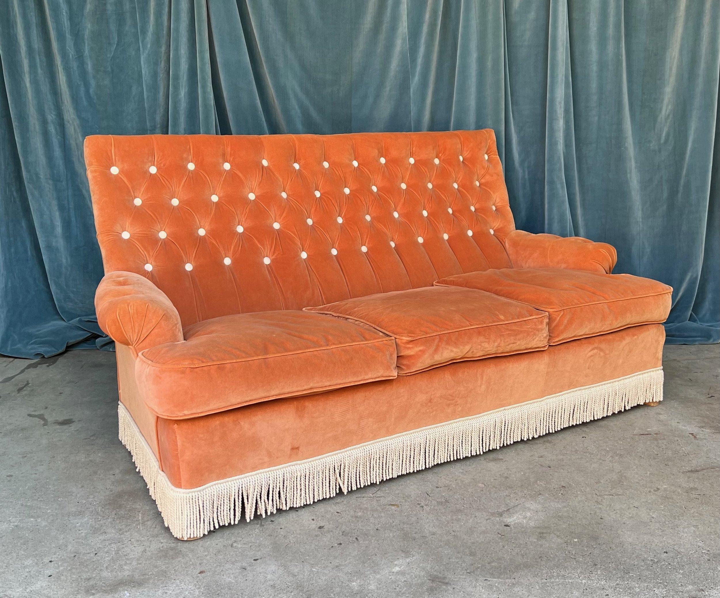 Französisches Sofa Napoleon III. aus blass orangefarbenem Samt und weißen Fransen im Angebot 2
