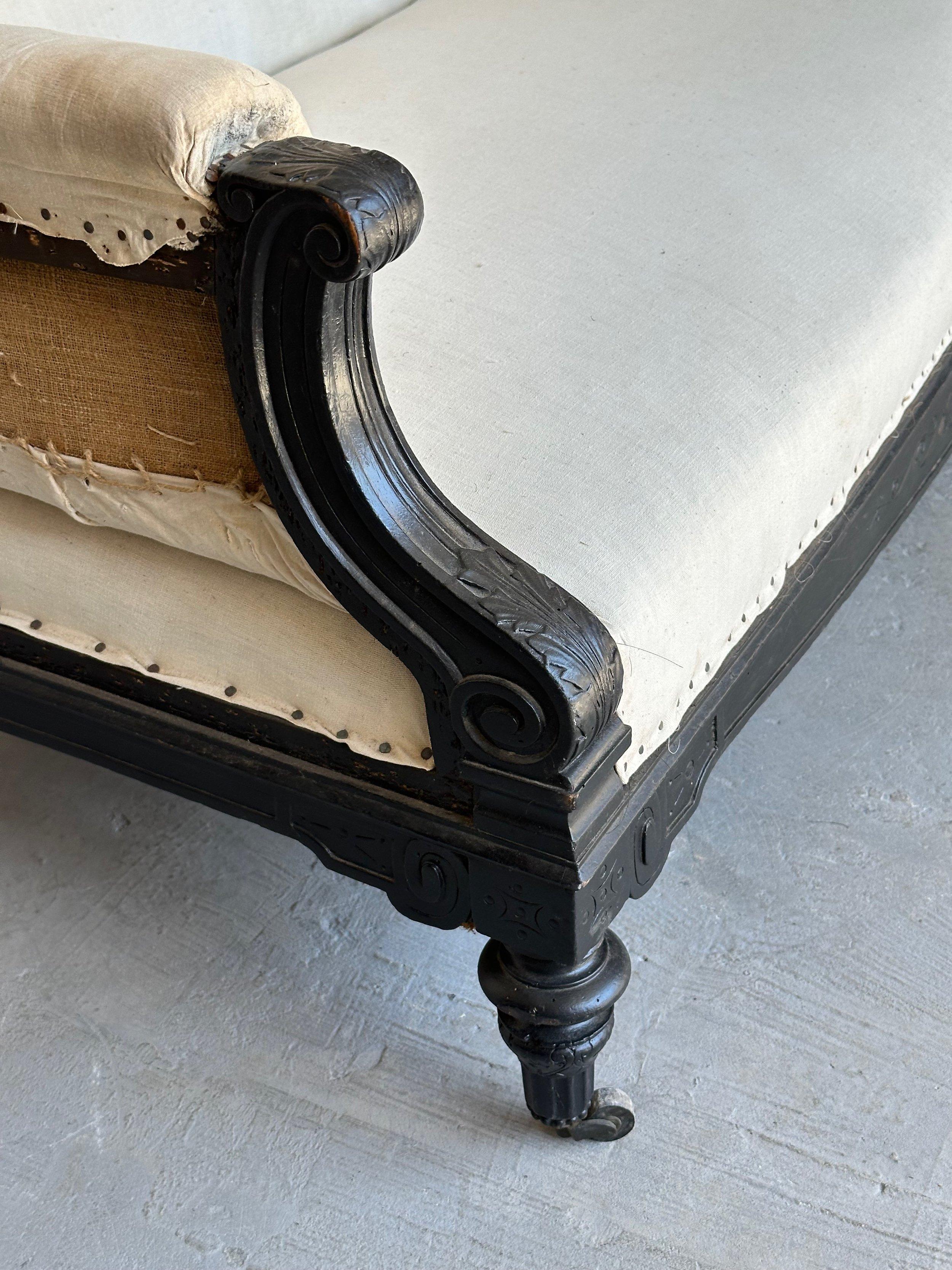 Tissu d'ameublement Canapé français Napoléon III avec cadre peint en vente