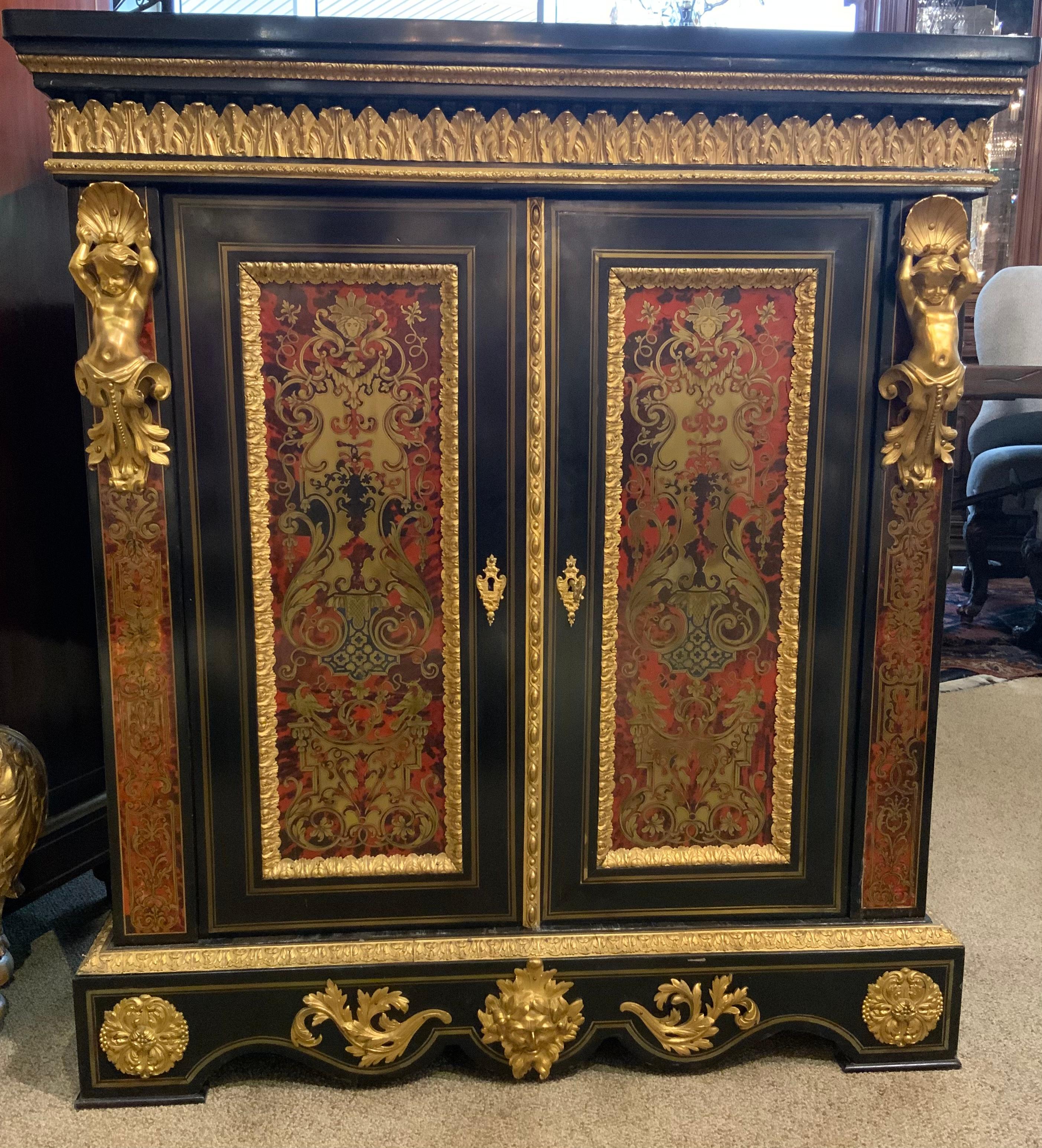 Boulle marquetry inlay is very well done with excellent construction.
The cabinet opens with two doors opening to one shelf inside.
The decoration is comprised of tortoise and brass and all parts
Are secure and well attached. The bronze dore