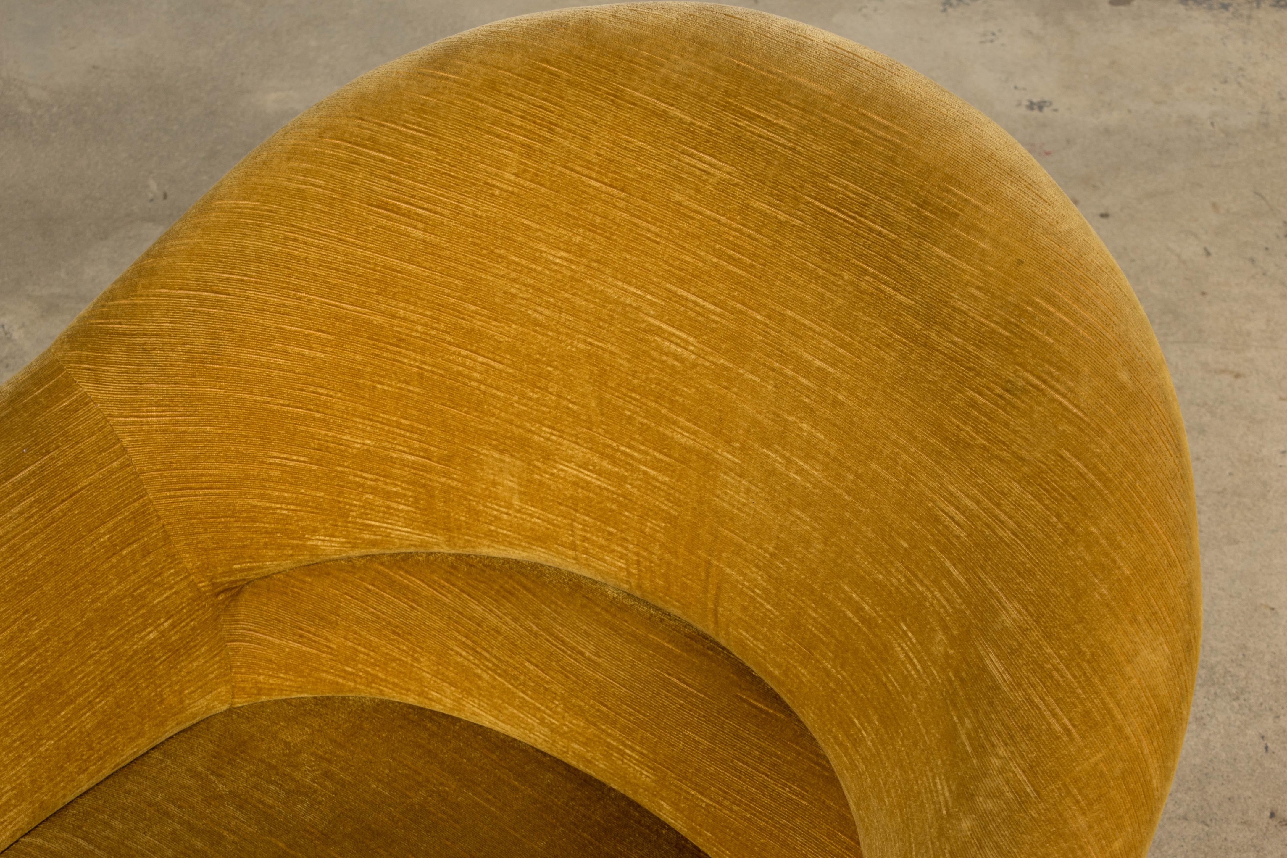 Fauteuils Crapaud de style Napoléon III en velours jaune d'or - une paire en vente 10