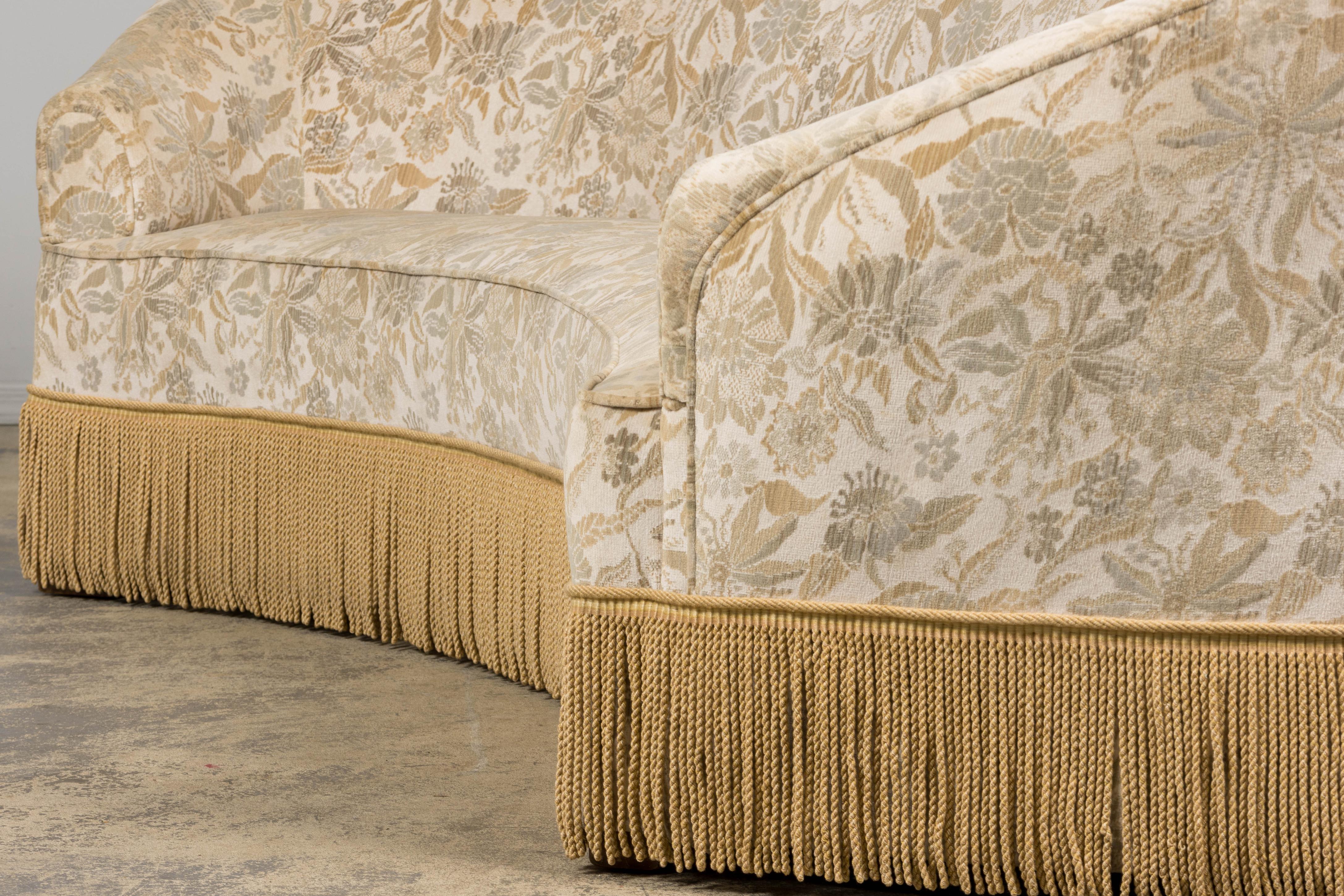 Canapé français de style Napoléon III en velours Jacquard floral en vente 11