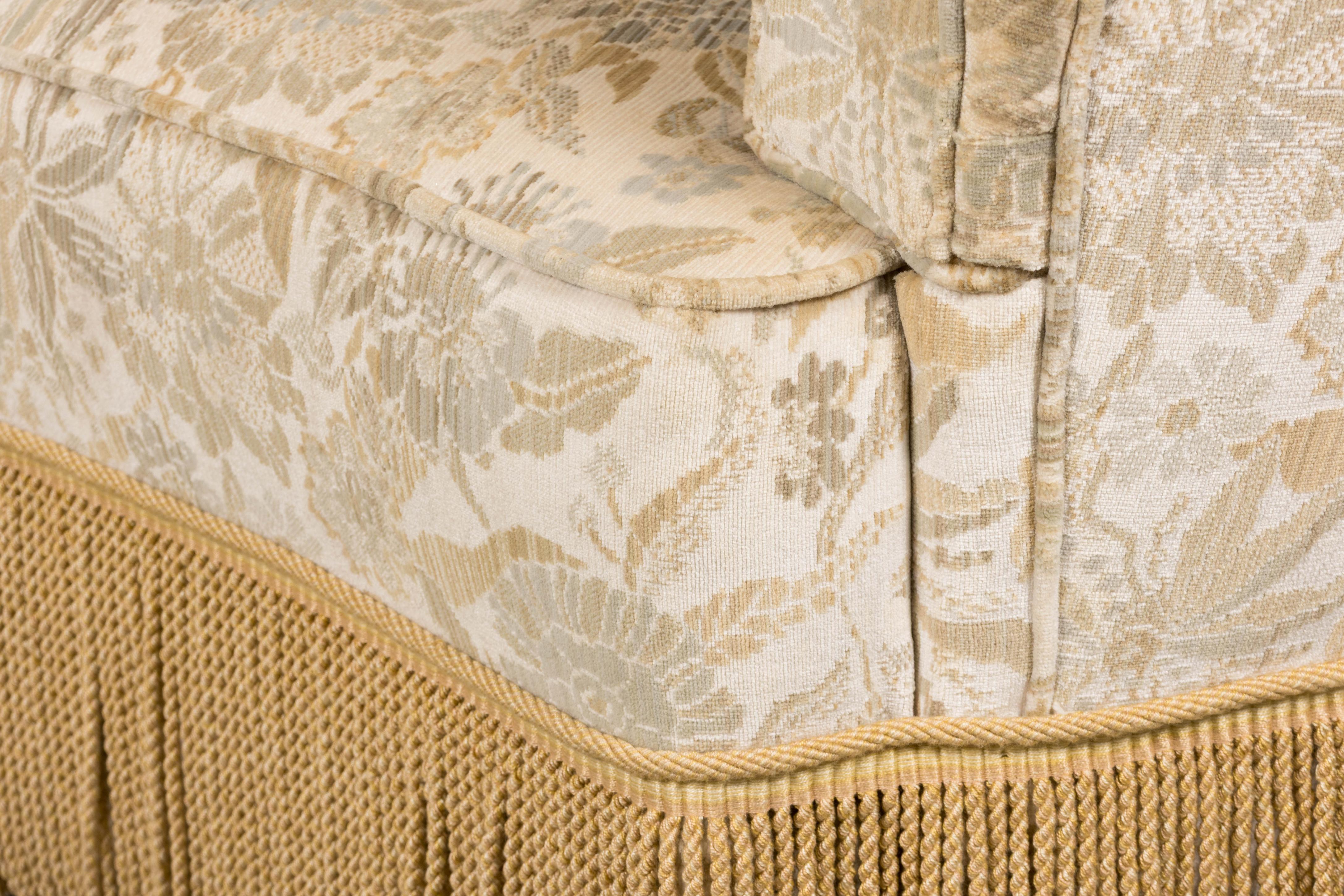 Canapé français de style Napoléon III en velours Jacquard floral en vente 12