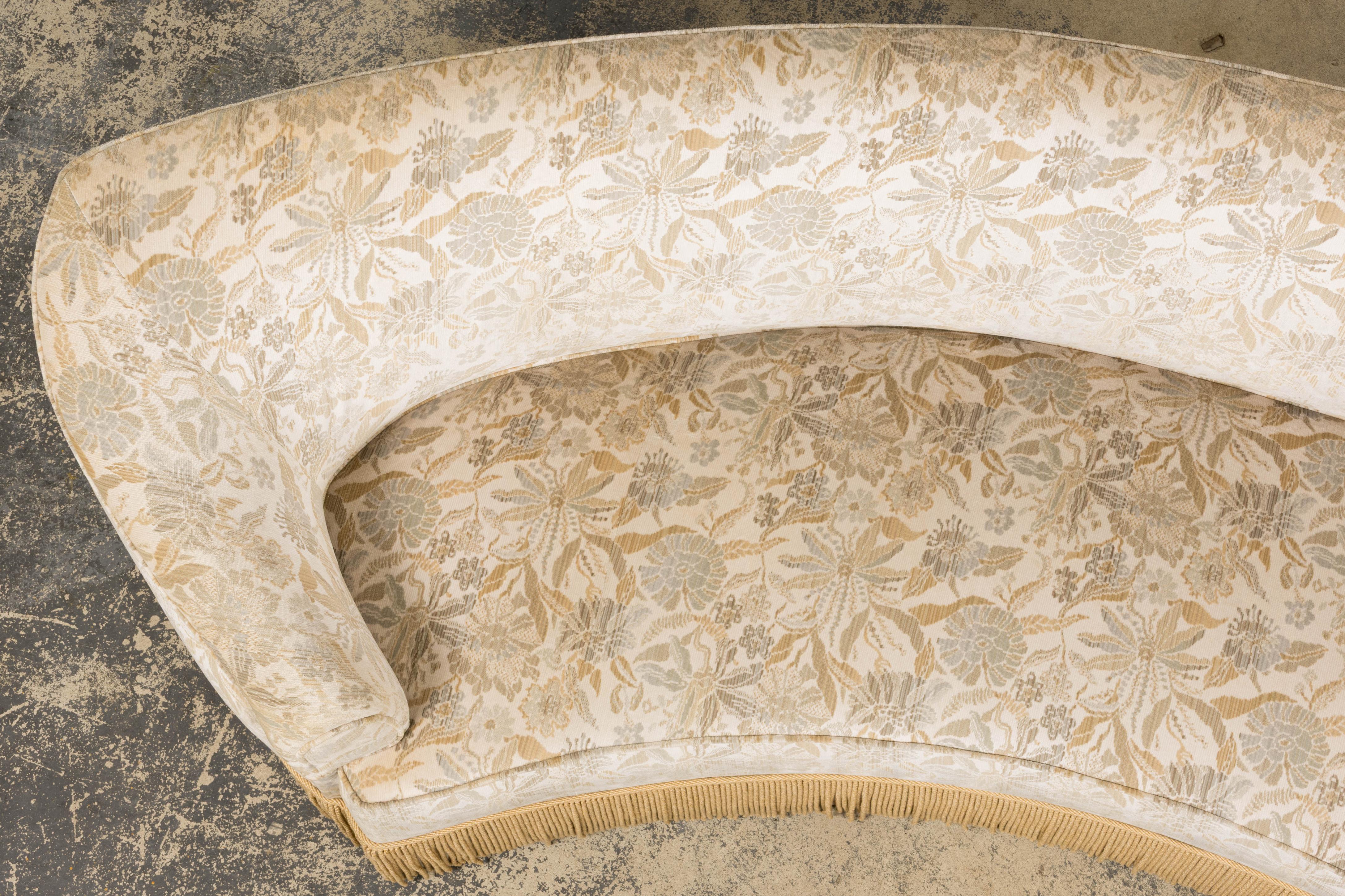 20ième siècle Canapé français de style Napoléon III en velours Jacquard floral en vente