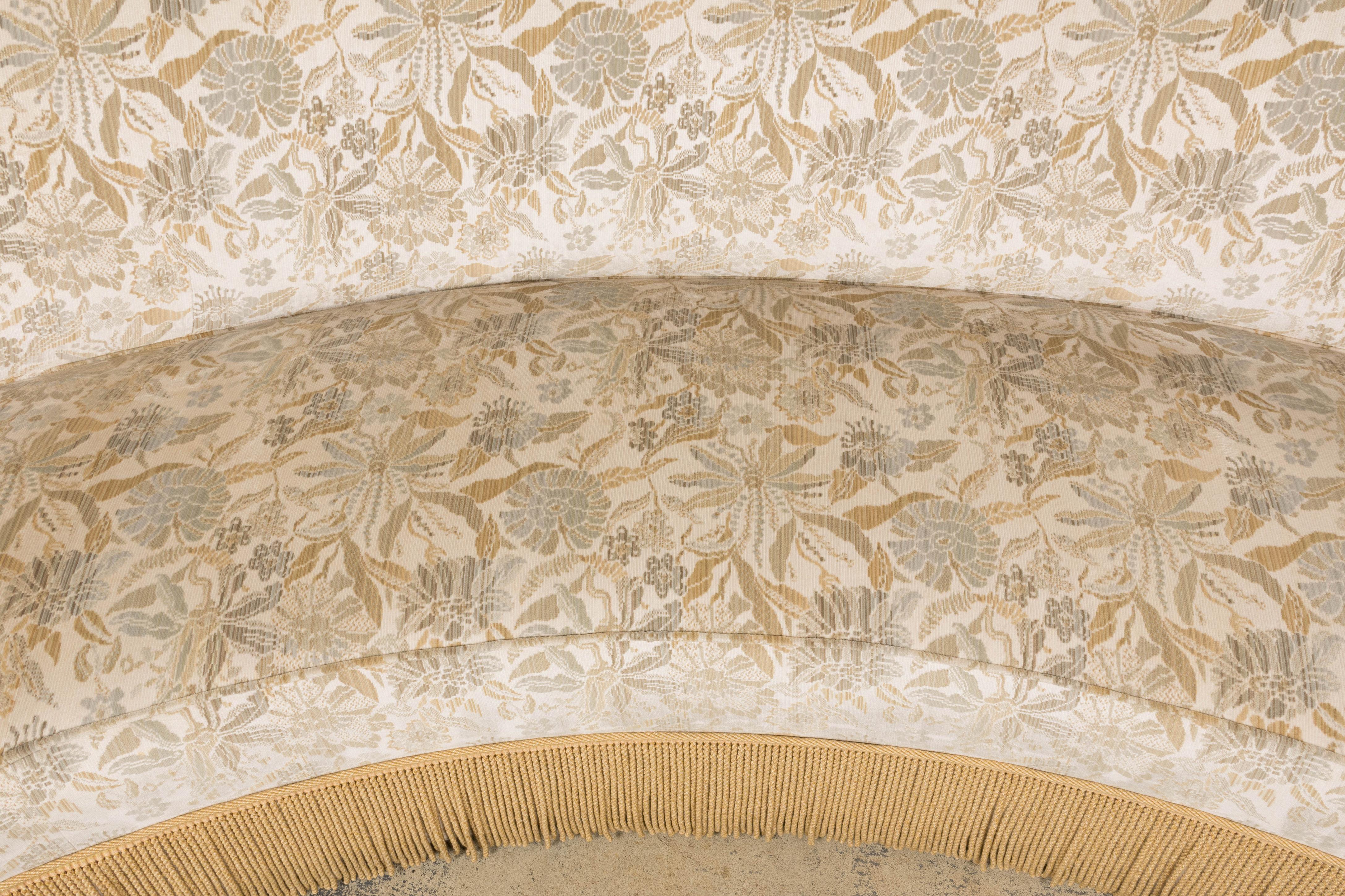Canapé français de style Napoléon III en velours Jacquard floral en vente 1