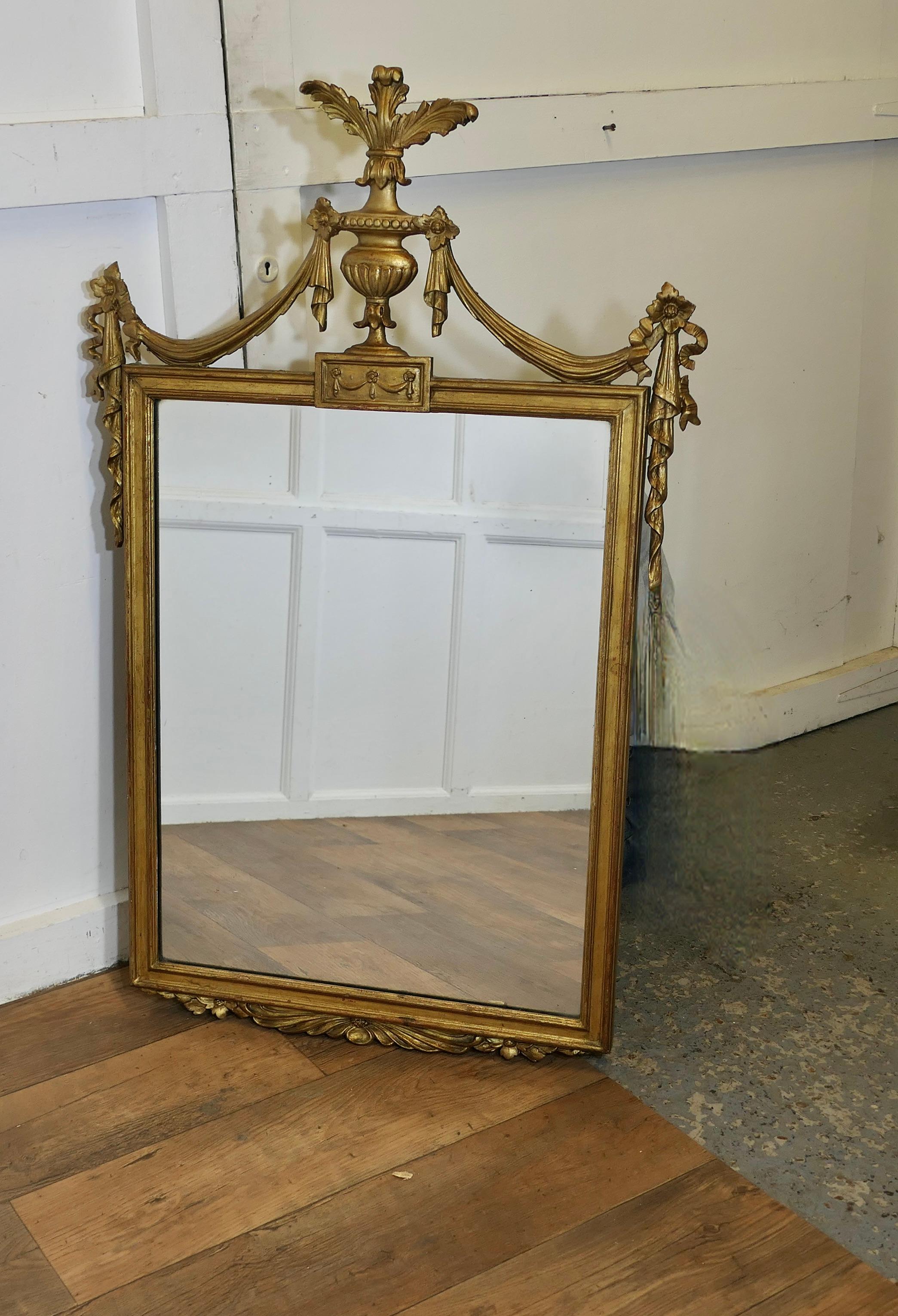 Specchio da parete dorato in stile Napoleone III In condizioni buone in vendita a Godshill, Isle of Wight