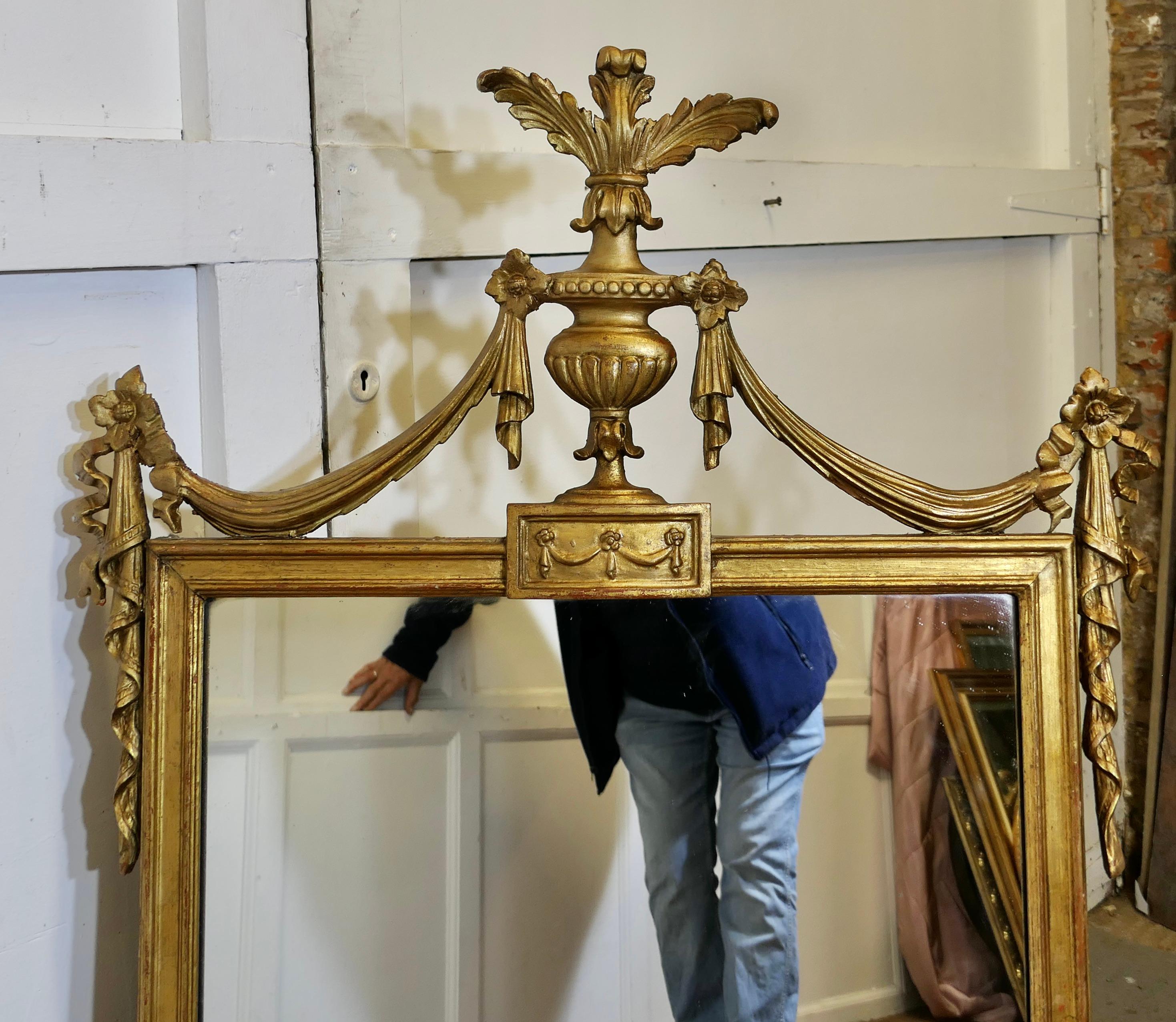 Metà XIX secolo Specchio da parete dorato in stile Napoleone III in vendita