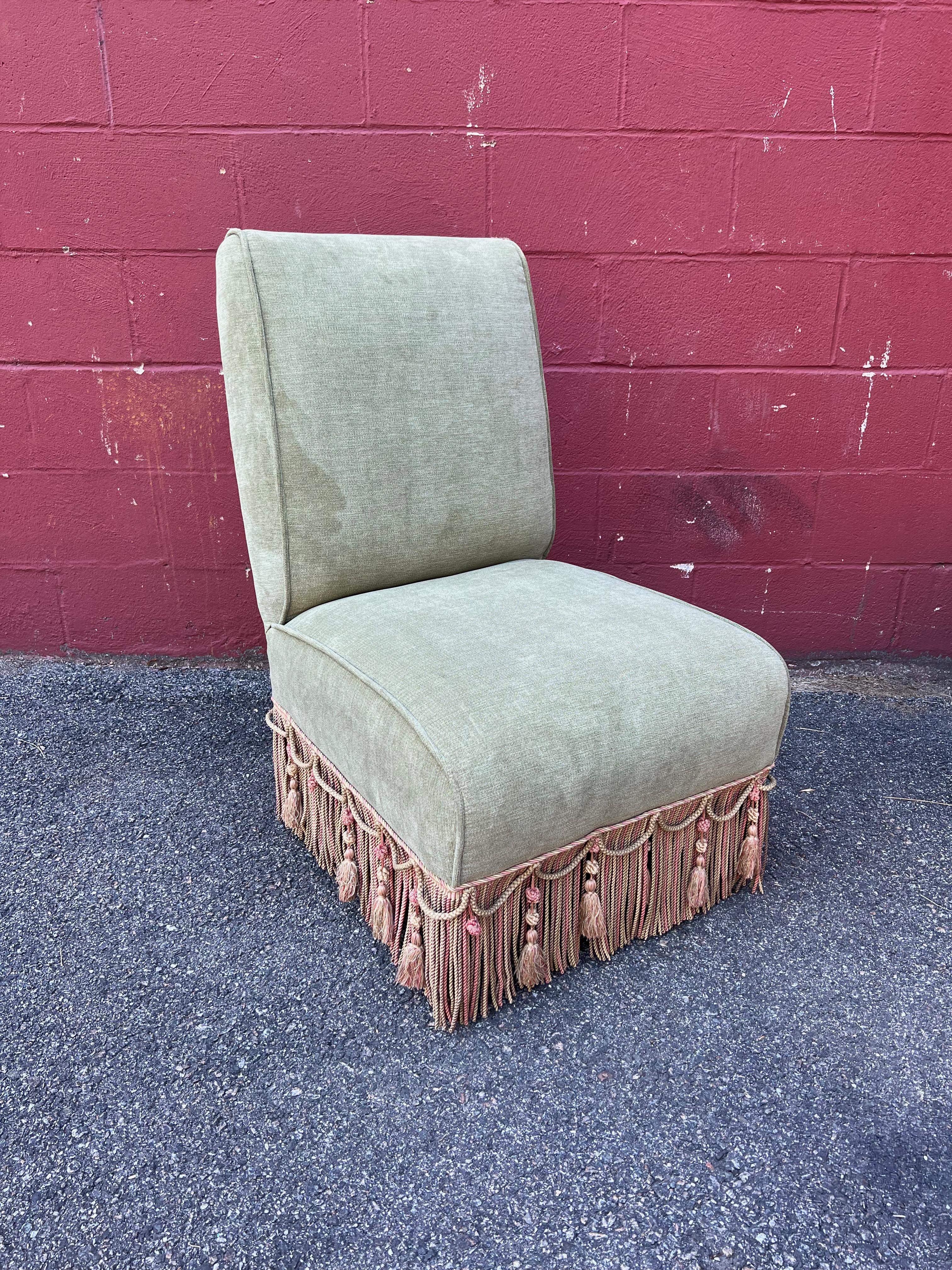 French Napoleon III Style Green Slipper Chair In Good Condition For Sale In Buchanan, NY