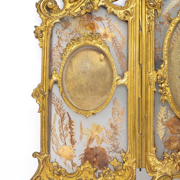French Ormolu Pressed Flower Photo Frame  In Good Condition For Sale In Grantham, GB