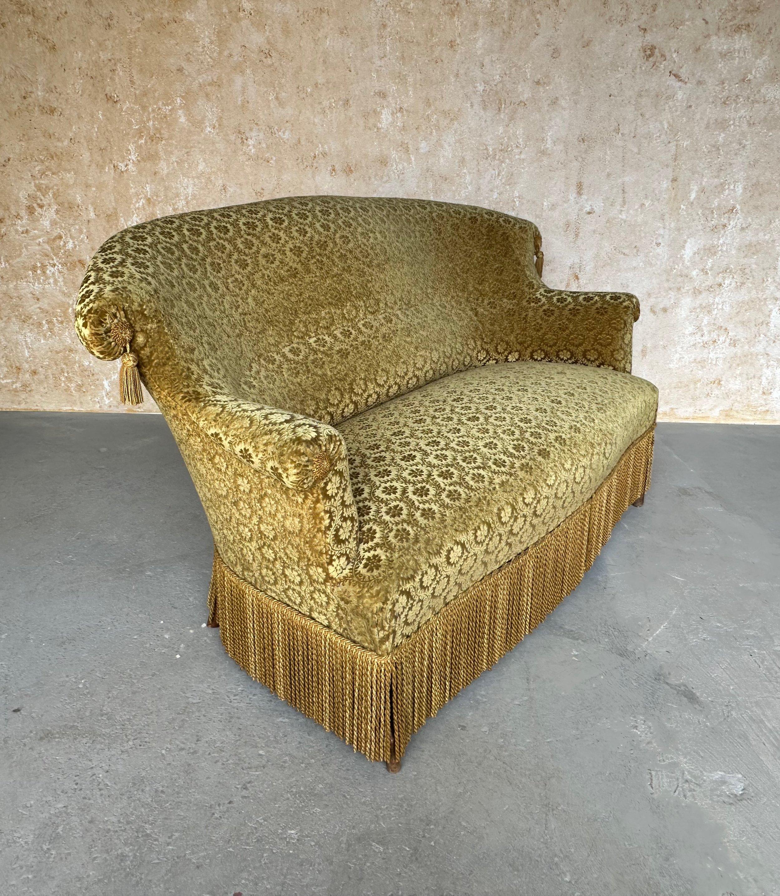 Französisches Sofa im Napoleon III.-Stil aus goldenem Samt im Angebot 6