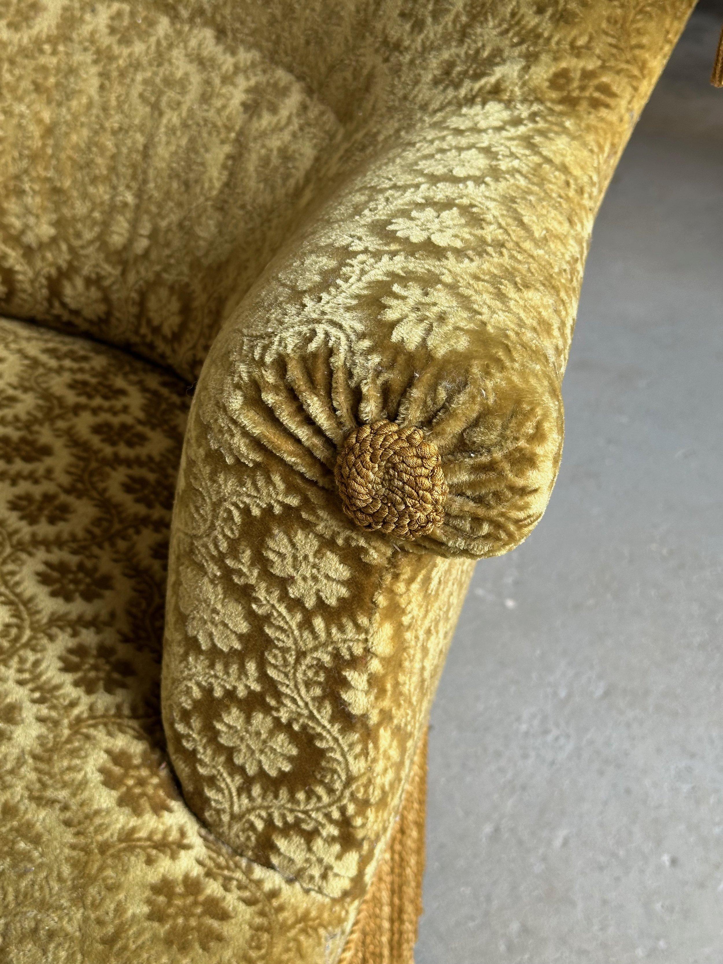 Upholstery French Napoleon III Style Settee in Gold Velvet For Sale